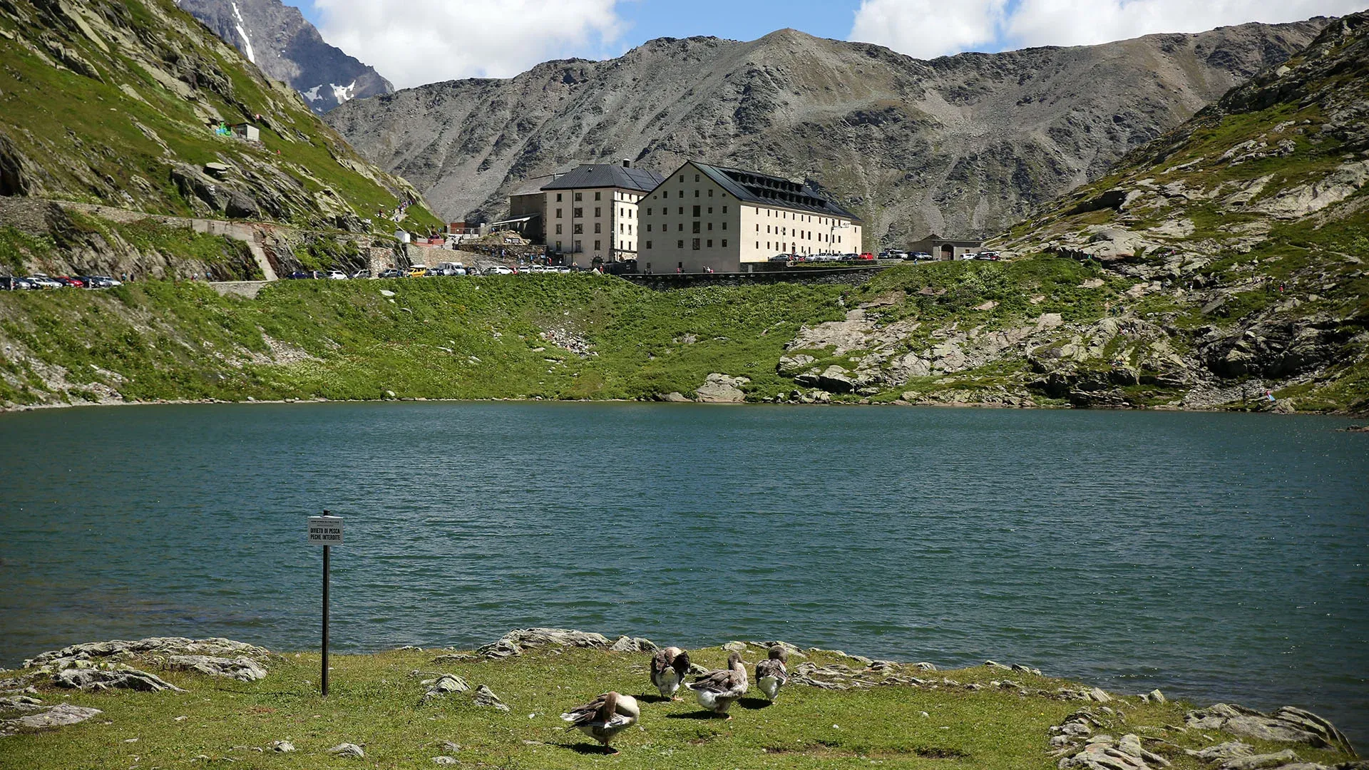 Col du Grand-Saint-bernard. Hospice du Grand-Saint-bernard.