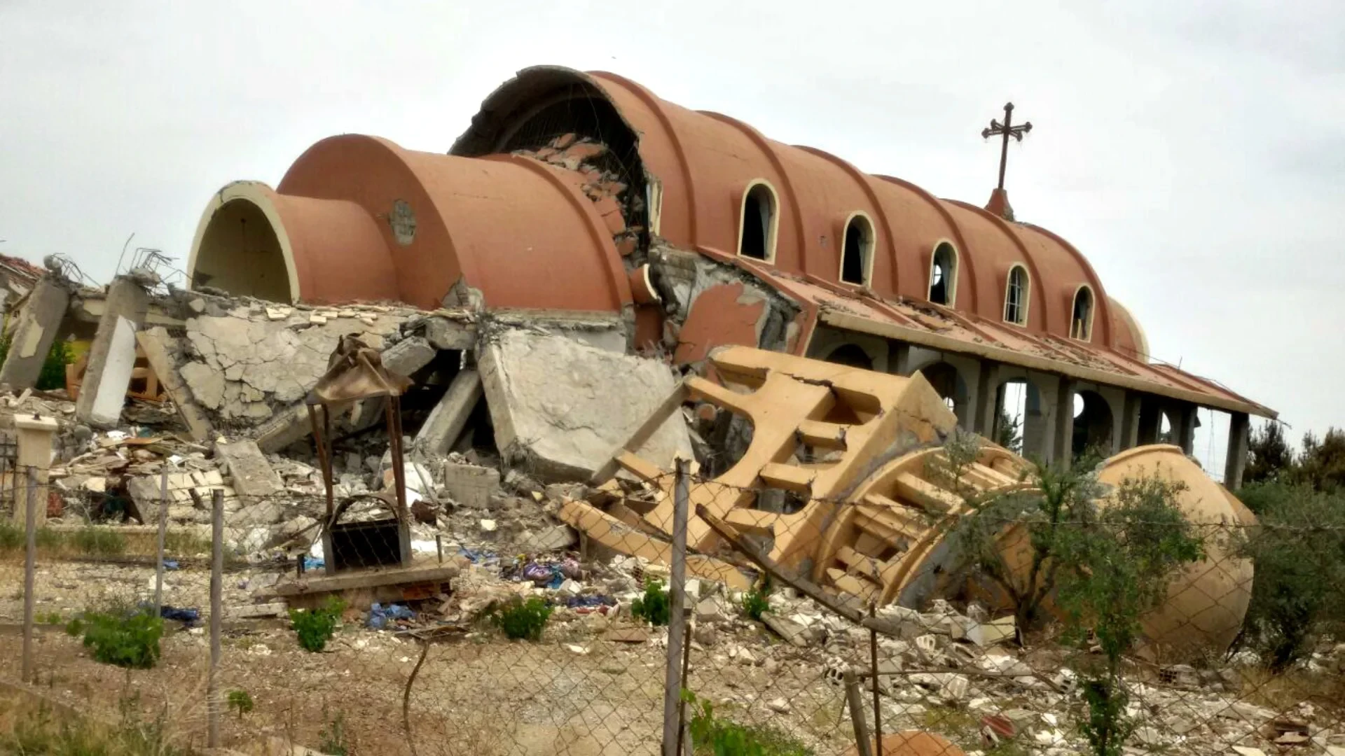 Syrie Destruction de l'église Ste-Marie à Tel-Nasri,  dans la région de Hassaké, par Daech, l'Etat islamique, en 2015