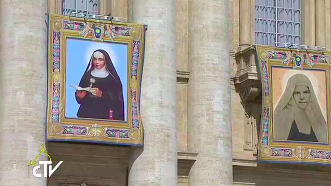 Le pape a ainsi présidé la messe de canonisation de quatre femmes, toutes religieuses au 19e siècle (Photo: CTV)