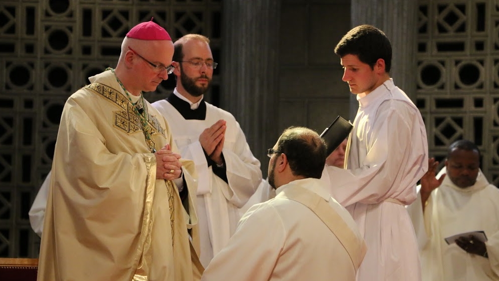 Salvatore Loiero a été ordonné prêtre le 27 juin 2015  par Mgr Charles Morerod (photo LGF Christina Mönkehues)