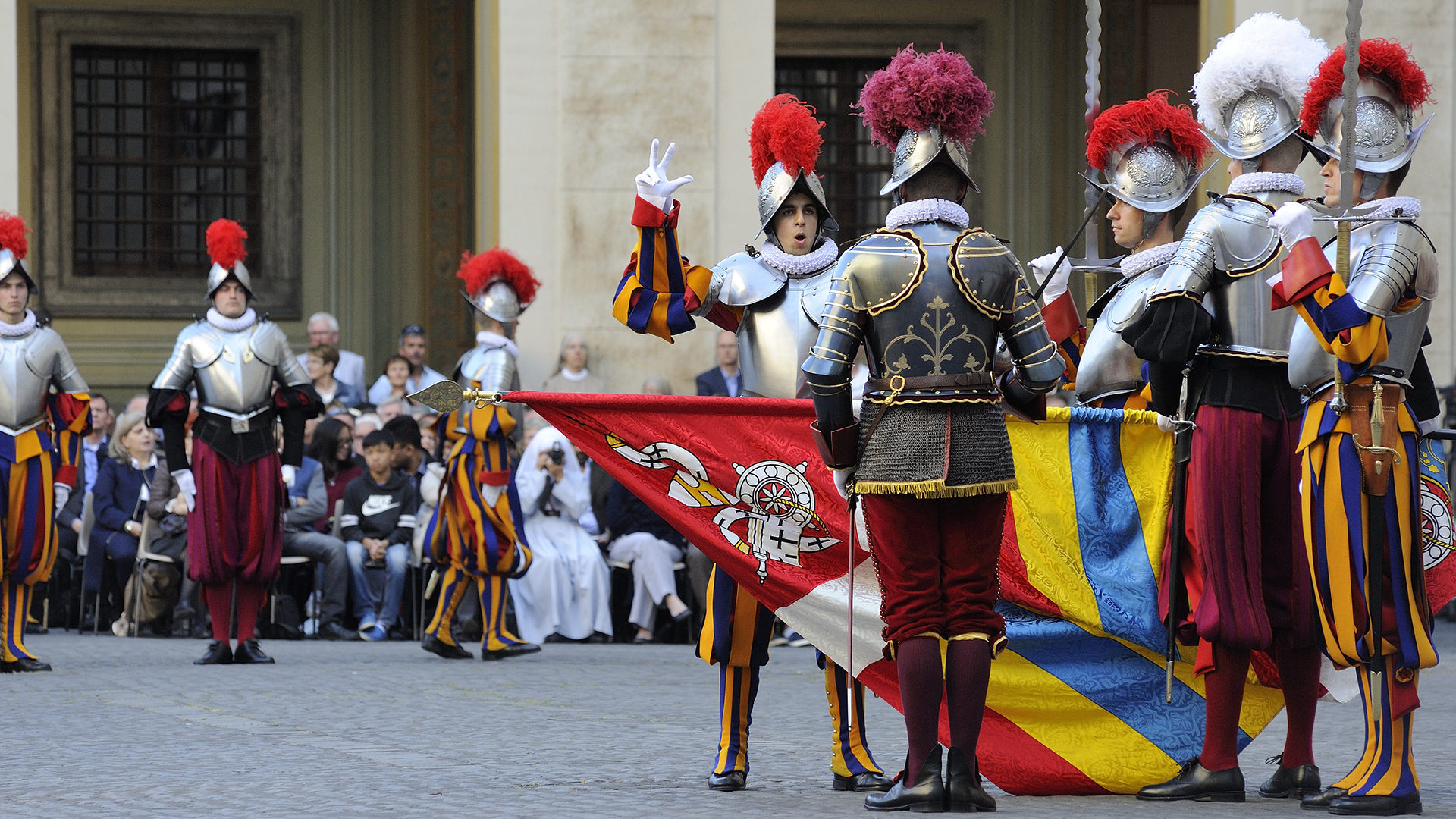 L'hallebardier Maxime Bruchez, lors de son assermentation, le 6 mai dernier (Photo: Garde Suisse Pontificale/Artymiak)