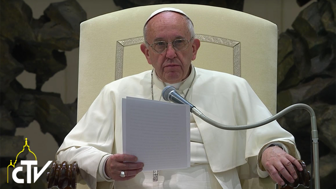 “La vie est souvent un désert, mais si nous nous confions à Dieu, elle peut devenir une autoroute belle et large", a expliqué le pape devant 7'000 participants. (Photo: capture-écran)