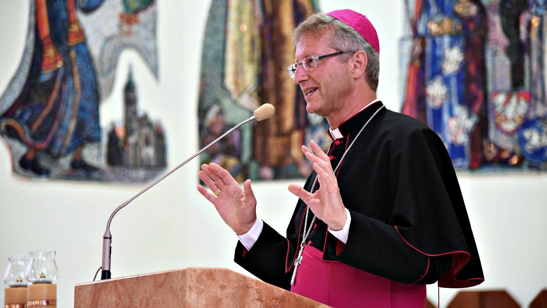 Mgr Alain de Raemy correspondrait aux critères pour succéder à Mgr Huonder (Photo:Pierre Pistoletti)