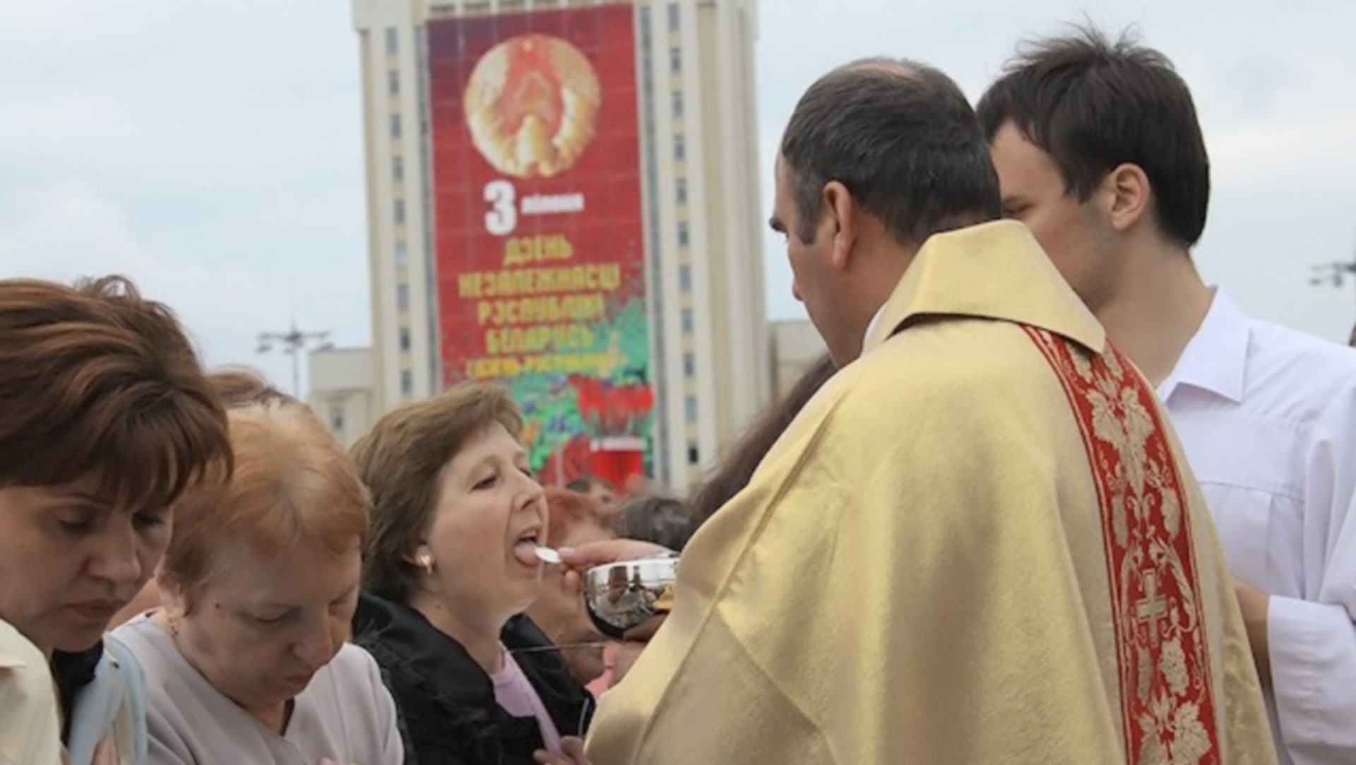 La communion sur la langue reste interdite | © catholic.by