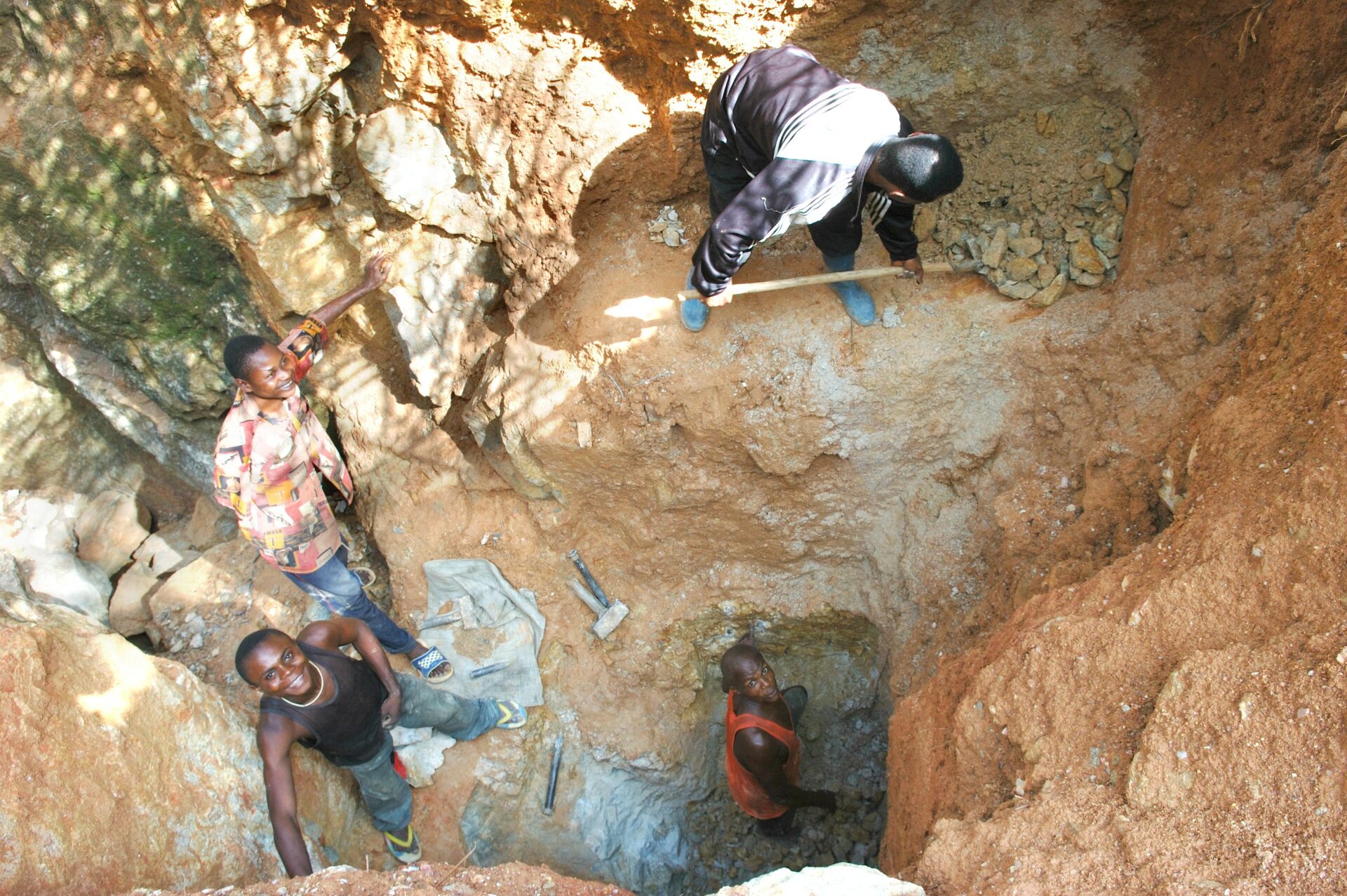 Mine artisanale dans l'Est de la République démocratique du Congo | Julien Harneis wikimedia commons