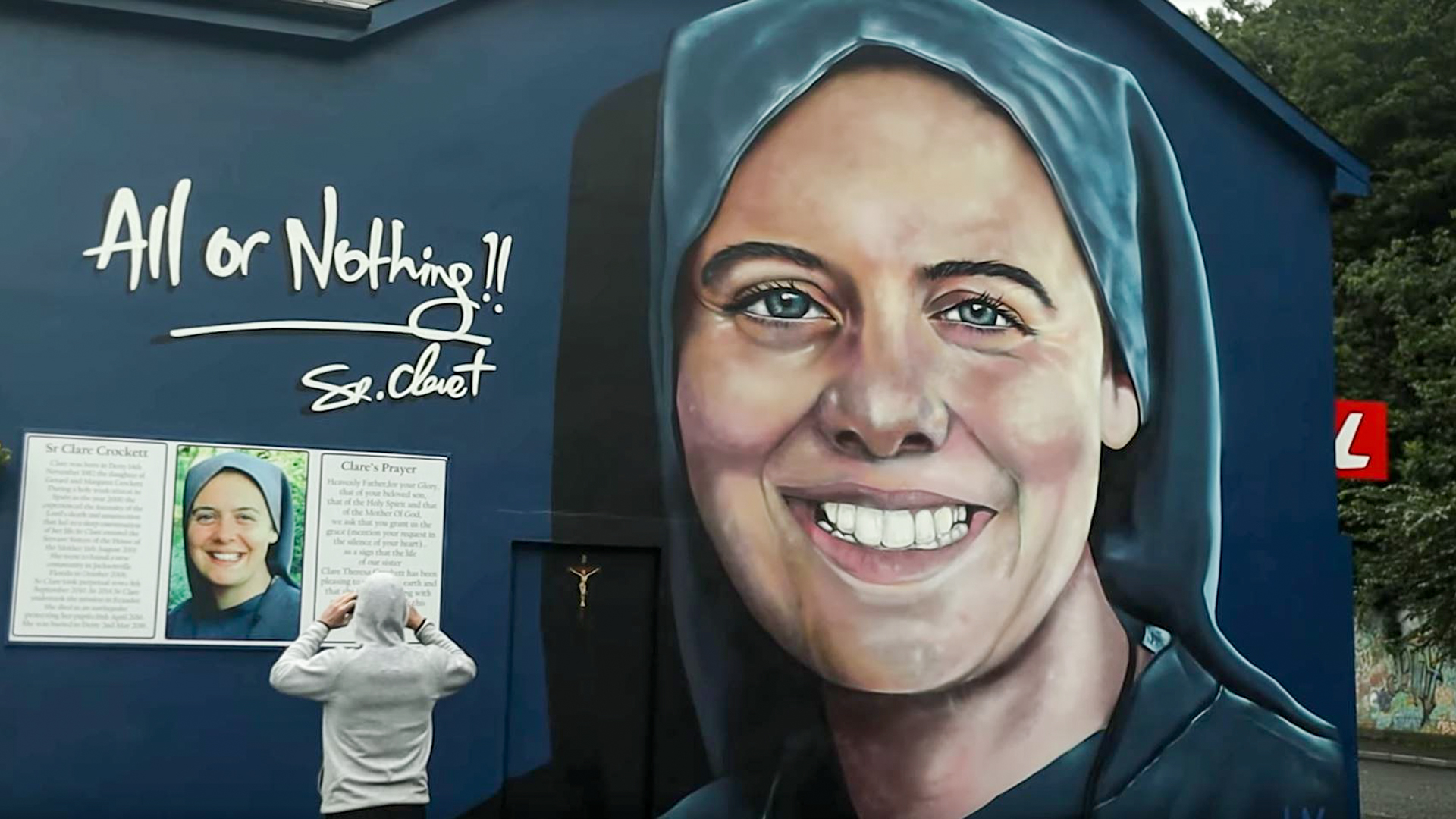 Sister Clare Crockett a son mur dans sa cité natale de Derry, en Irlande du nord | capture d'écran Youtube