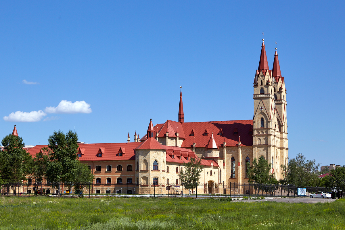 La cathédrale catholique Notre-Dame de Fatima à Karaganda, au Kazakhstan, a été achevée en 2012 | DR