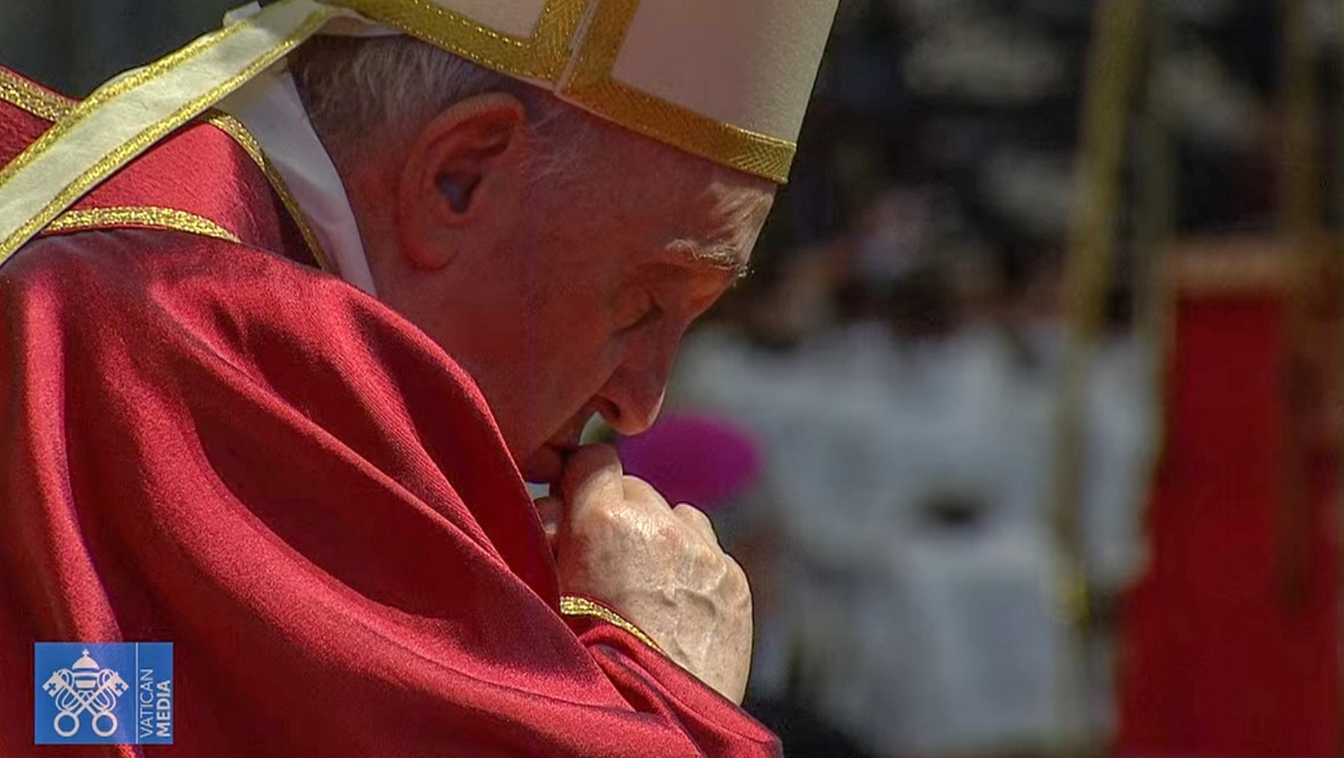 Le pape François en prière | capture d'écran Vatican Media