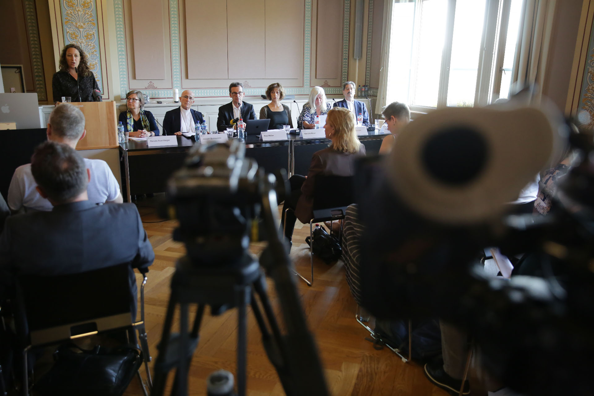 Ambiance pesante, le 12 septembre 2023, lors de la publication du rapport préliminaire sur les abus sexuels dans l'Église en Suisse | © Bernard Hallet