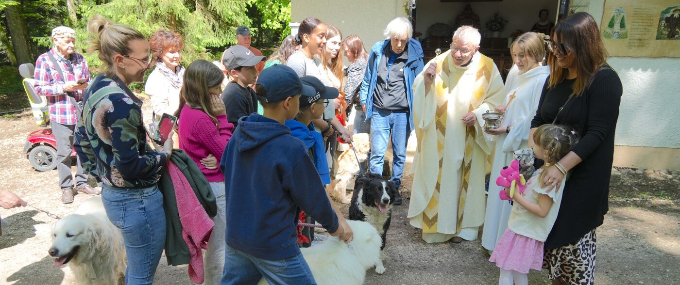 Bénédiction des animaux de compagnie dans le cadre de la messe de la Saint Fromond, à Bonfol (JU), le 10 mai 2024 | © service de communication du Jura pastoral