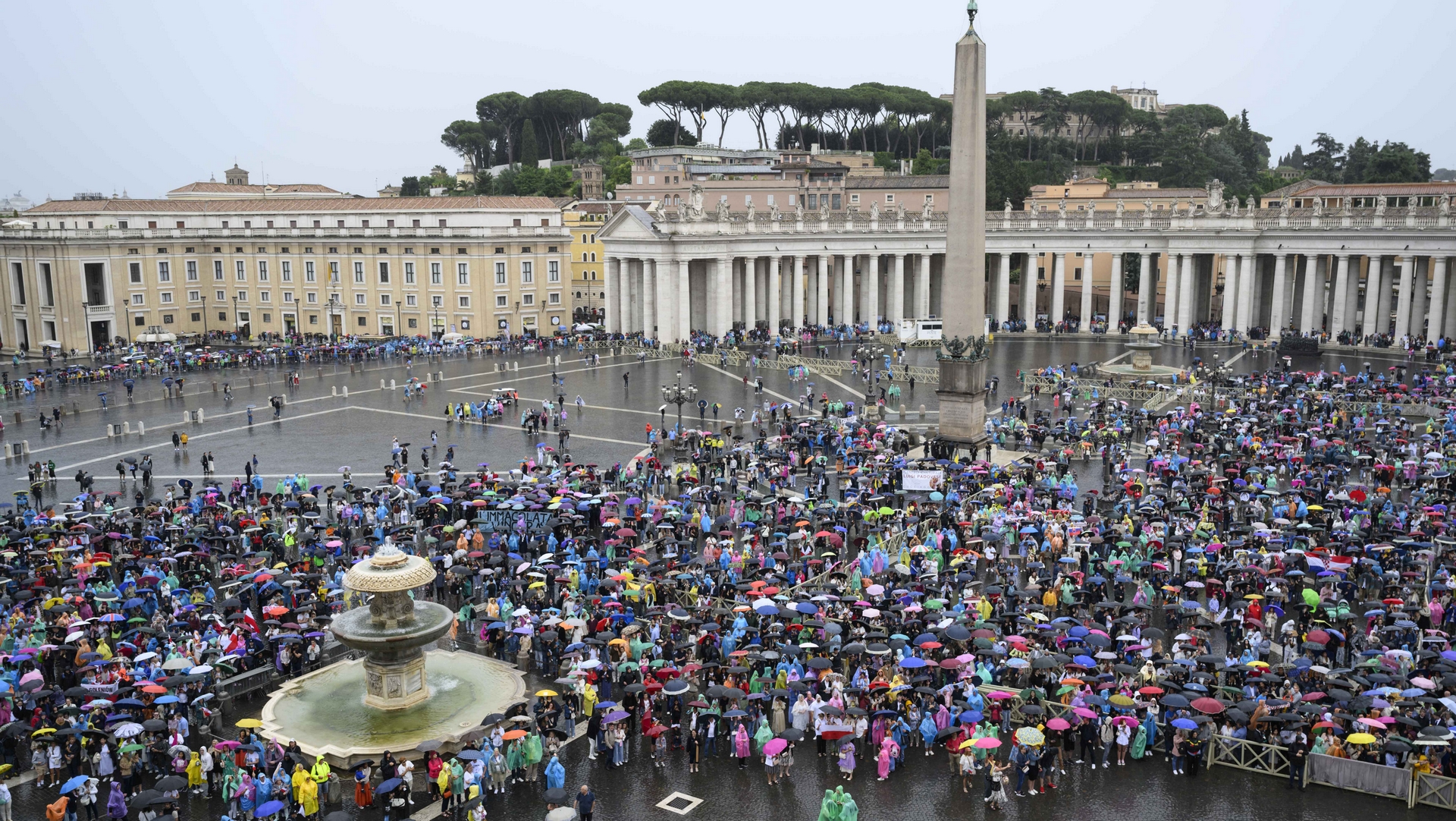 L'angelus du pape un dimanche de pluie | Vatican Media