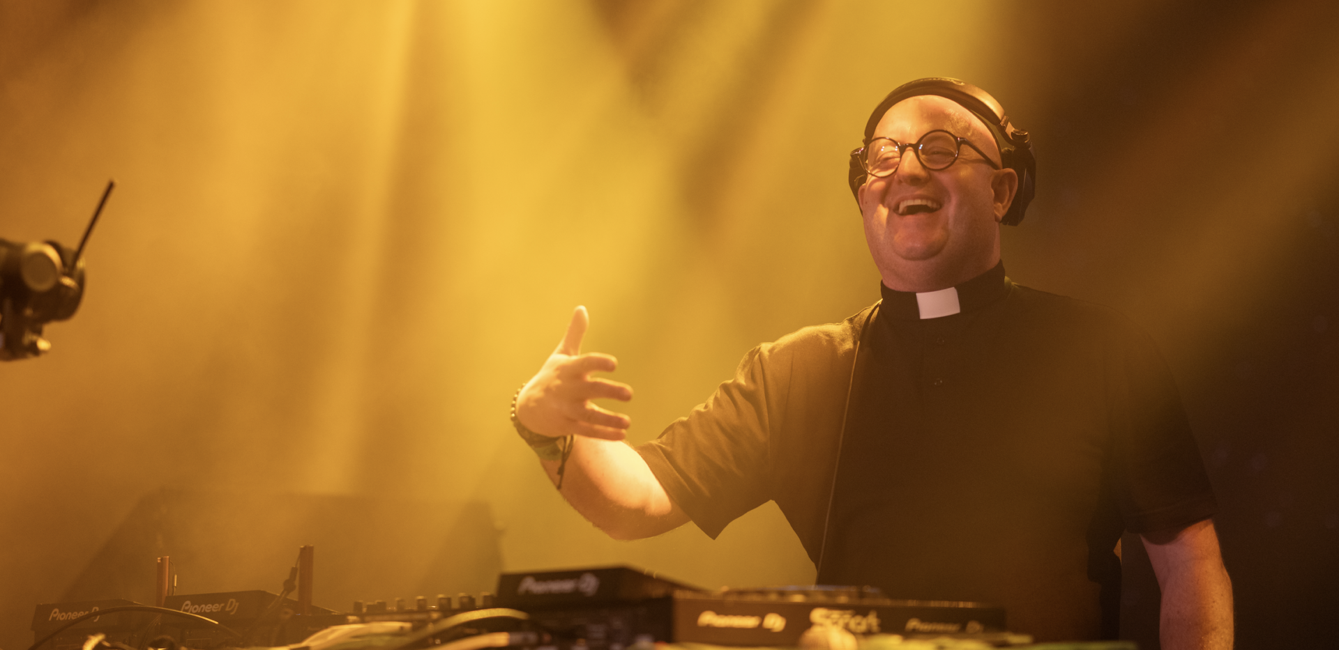 Le Padre DJ Guilherme a été l'invité vedette du festival Crossfire, le 8 juin 2024, à Belfaux (FR) | © Joao Carita/ Eglise catholique dans le canton de Fribourg