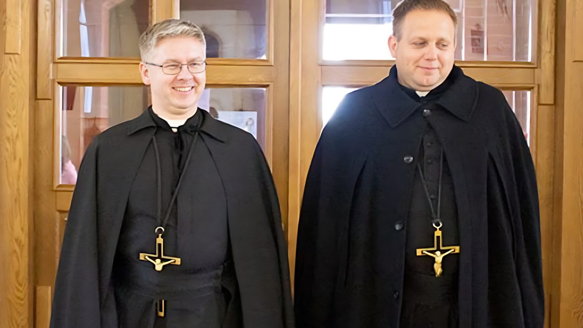 Le Père Andrzej Yuchnevich, supérieur de la Mission Oblate en Biélorussie, et son jeune confrère Pavel Lemekh | omiworld.org