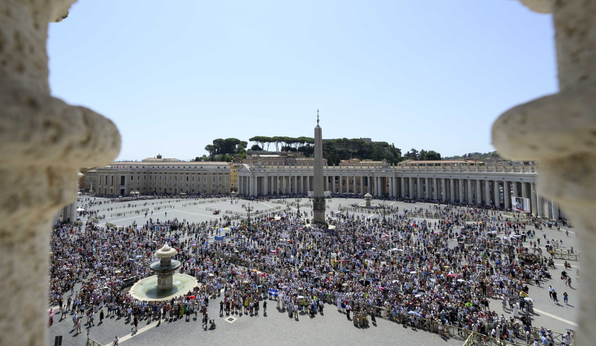 La place St-Pierre, sous la chaleur de midi, angélus du 21 juillet 2024 | © Vatican media