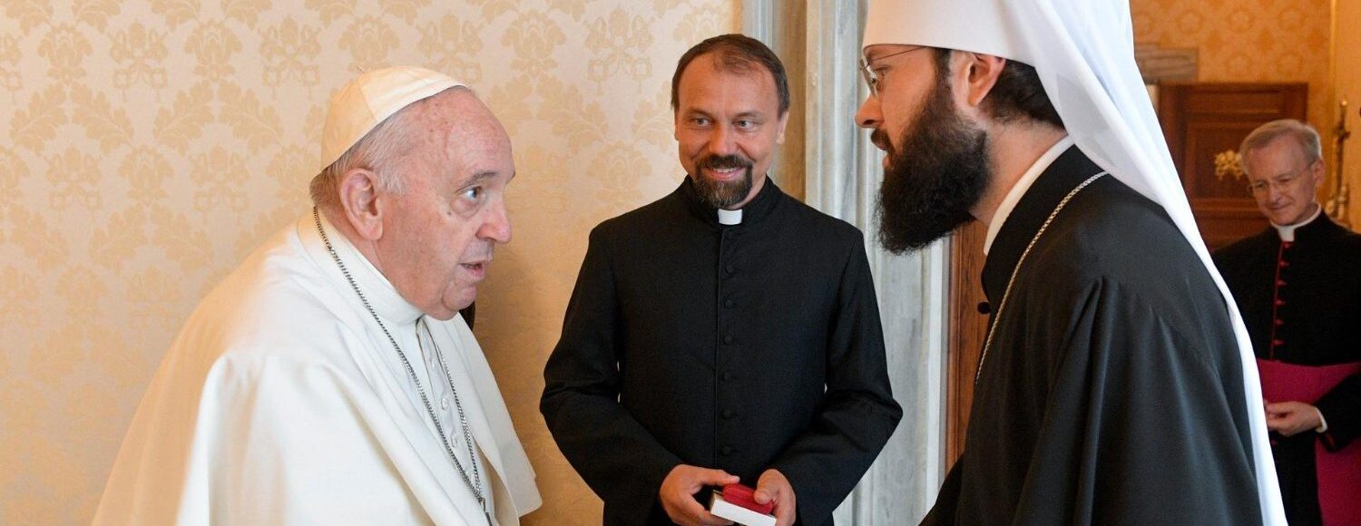 Le pape François recevant le métropolite Antoine de Volokolamsk, responsable des relations extérieures du Patriarcat de Moscou | © Vatican Media