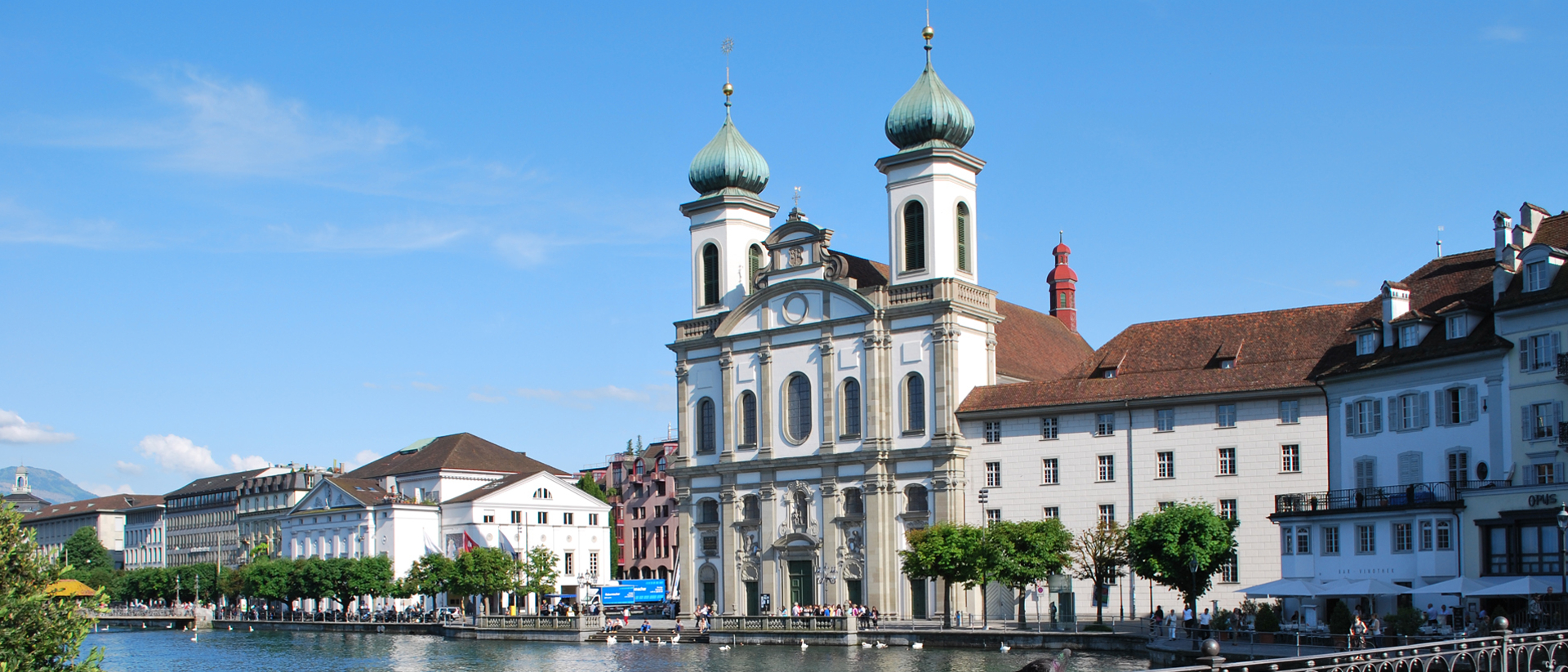 L'église des jésuites de Lucerne sur le quai de la Reuss | © Barbara Ludwig 