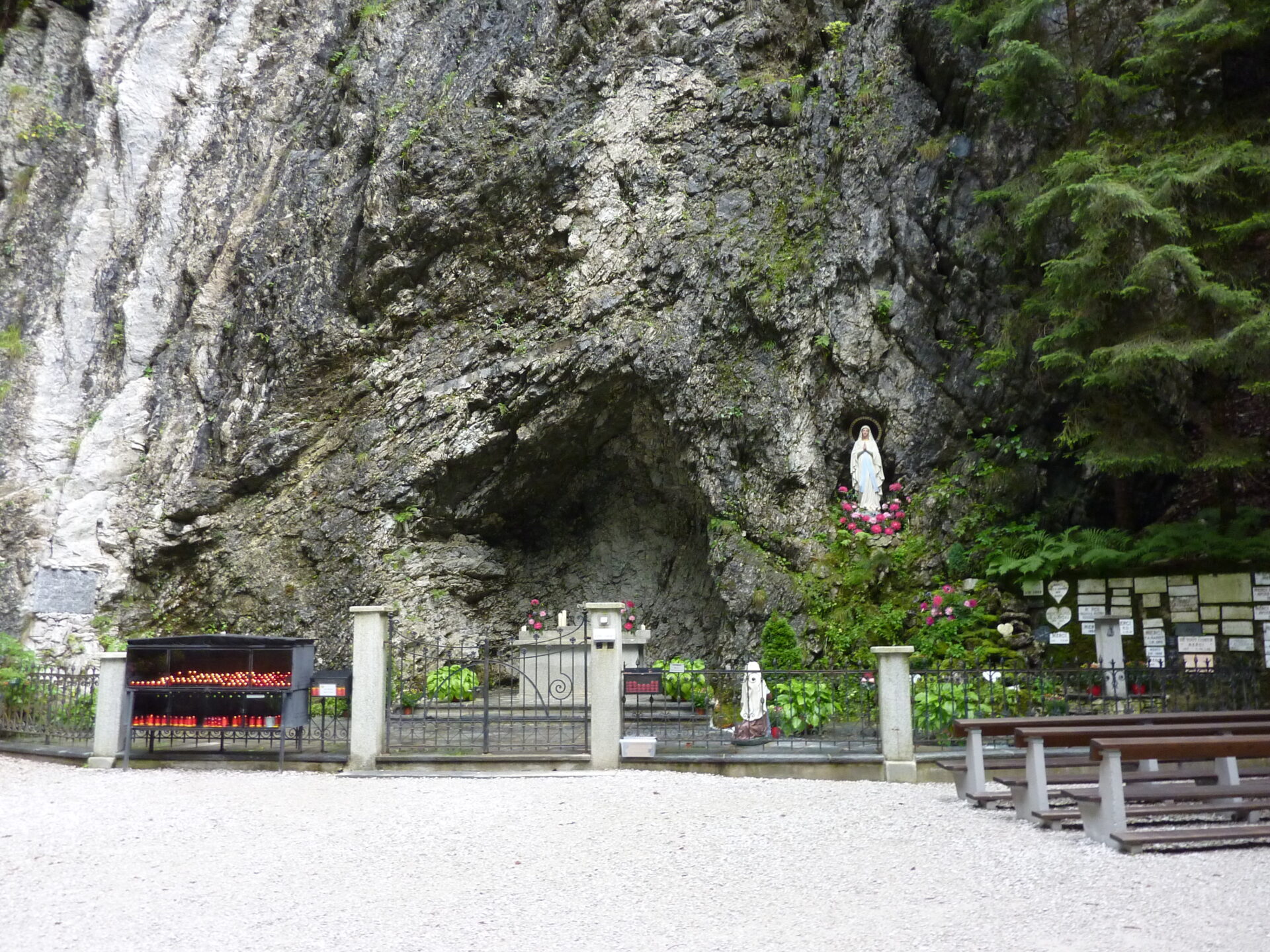 La grotte de Grandvillard | © GGDELABAS/ Wikimedia Attribution-Share Alike 4.0 International