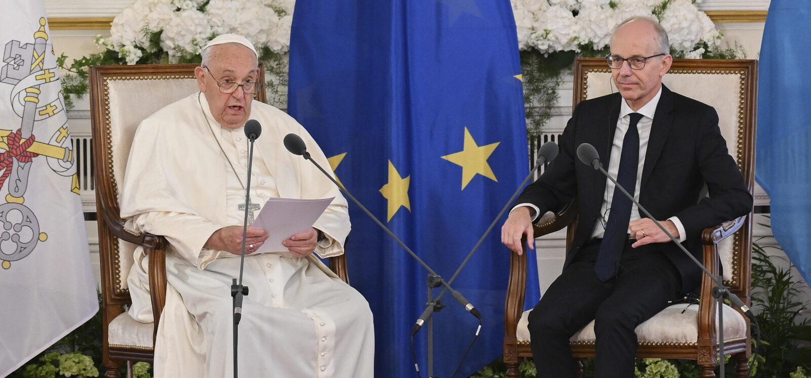 Le pape François et le Premier ministre luxembourgeois Luc Frieden, le 26 septembre 2024 | © EPA/CIRO FUSCO