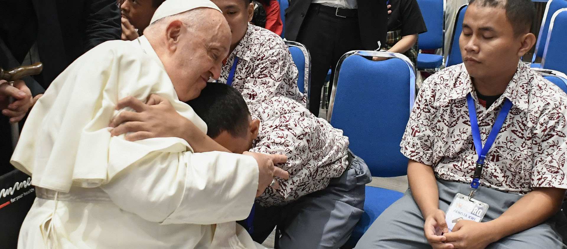 Le pape a serré dans ses bras un jeune garçon ému aux larmes | © Vatican Media