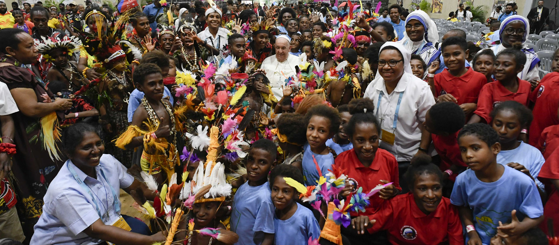 Le pape pose au milieu d'enfants abandonnés en Papouasie Nouvelle-Guinée | © Vatican Media