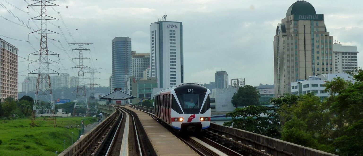 Vue de la ville de Petaling Jaya, dans l'État du Selangor (Malaisie), abritant des foyers exploitant les enfants | photo d'illustration © cmglee/Wikimedia/CC BY-SA 3.0