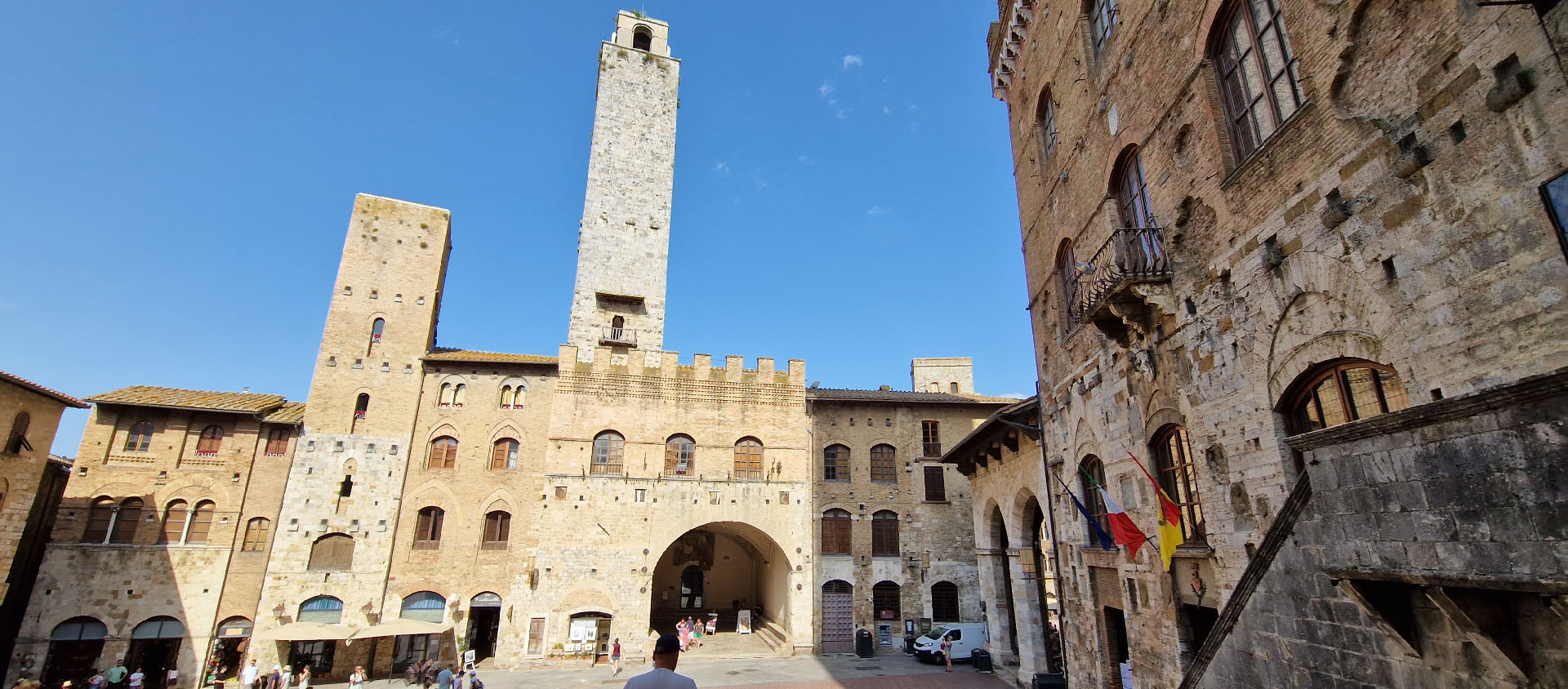 En parcourant la Via Francigena, Dominique de la Barre est passé dans la cité toscane de San Gimignano | © Bernard Hallet