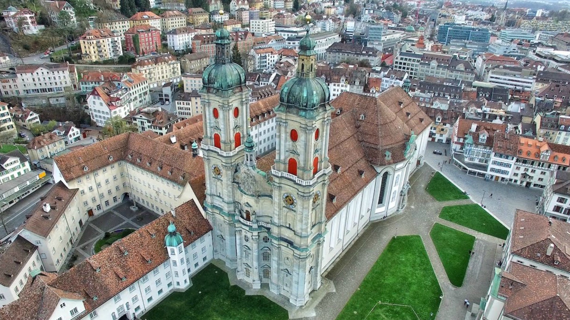 La cathédrale domine la vielle-ville de Saint-Gall |  DR