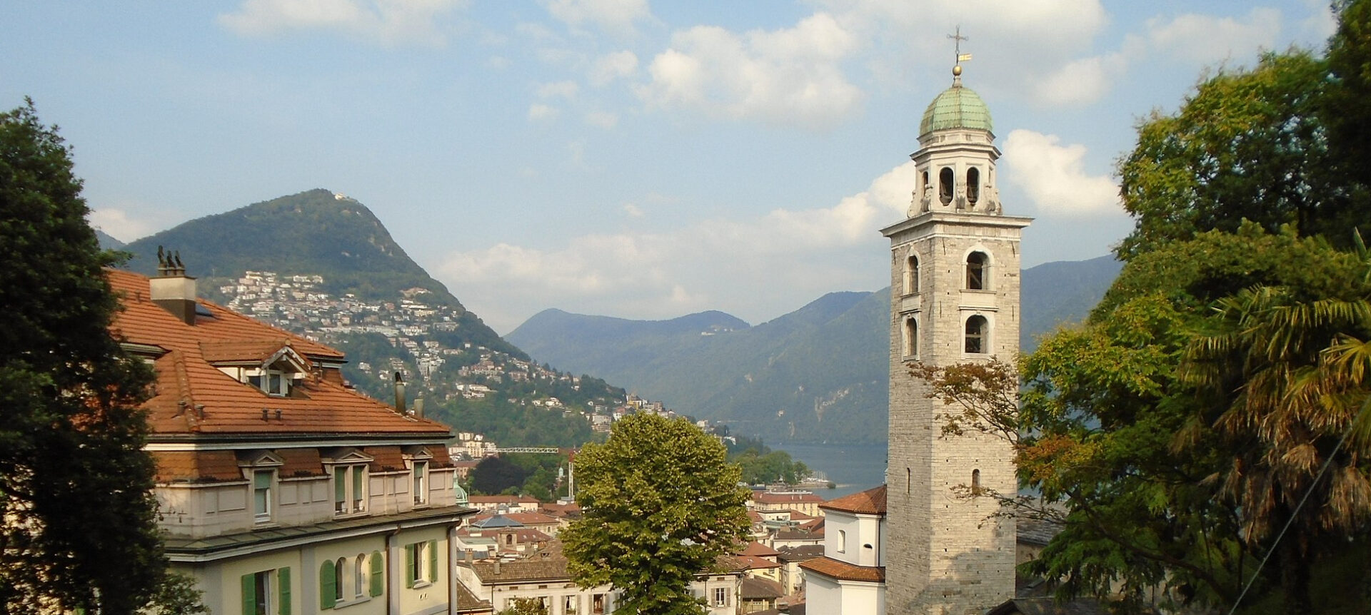 Un prêtre du diocèse de Lugano est accusé d'abus sexuels sur mineurs | photo: clocher de la cathédrale San Lorenzo de Lugano © Wikimedia Commons