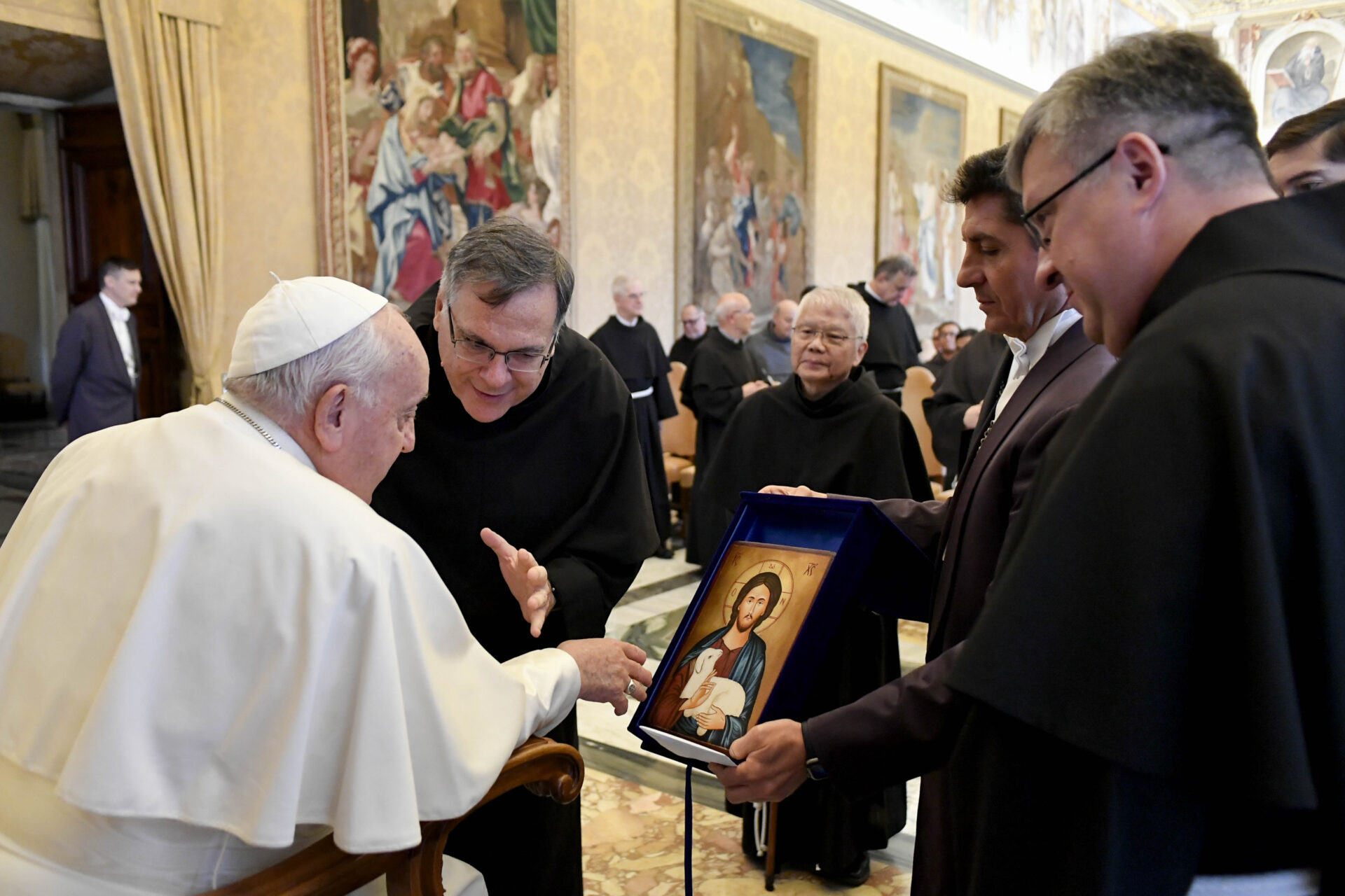 Le pape reçoit les franciscains pénitenciers de la basilique Saint-Pierre | ©  Vatican Media