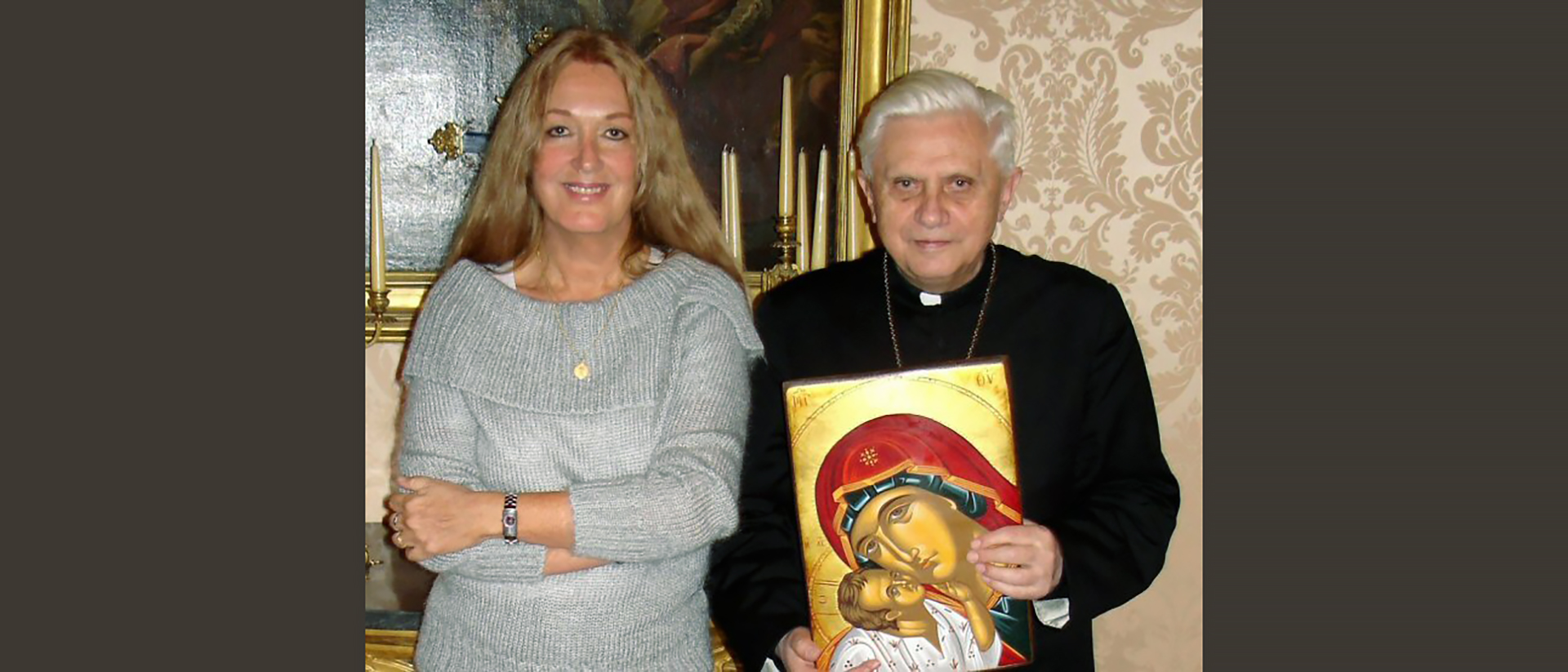 Vassula Ryden avait rencontré le cardinal Ratzinger dans les bureaux de la Congrégation pour la doctrine de la foi, à Rome en novembre 2004 | © Wikimedia commons – Niels Christian Hvidt – CC BY-SA 3.0