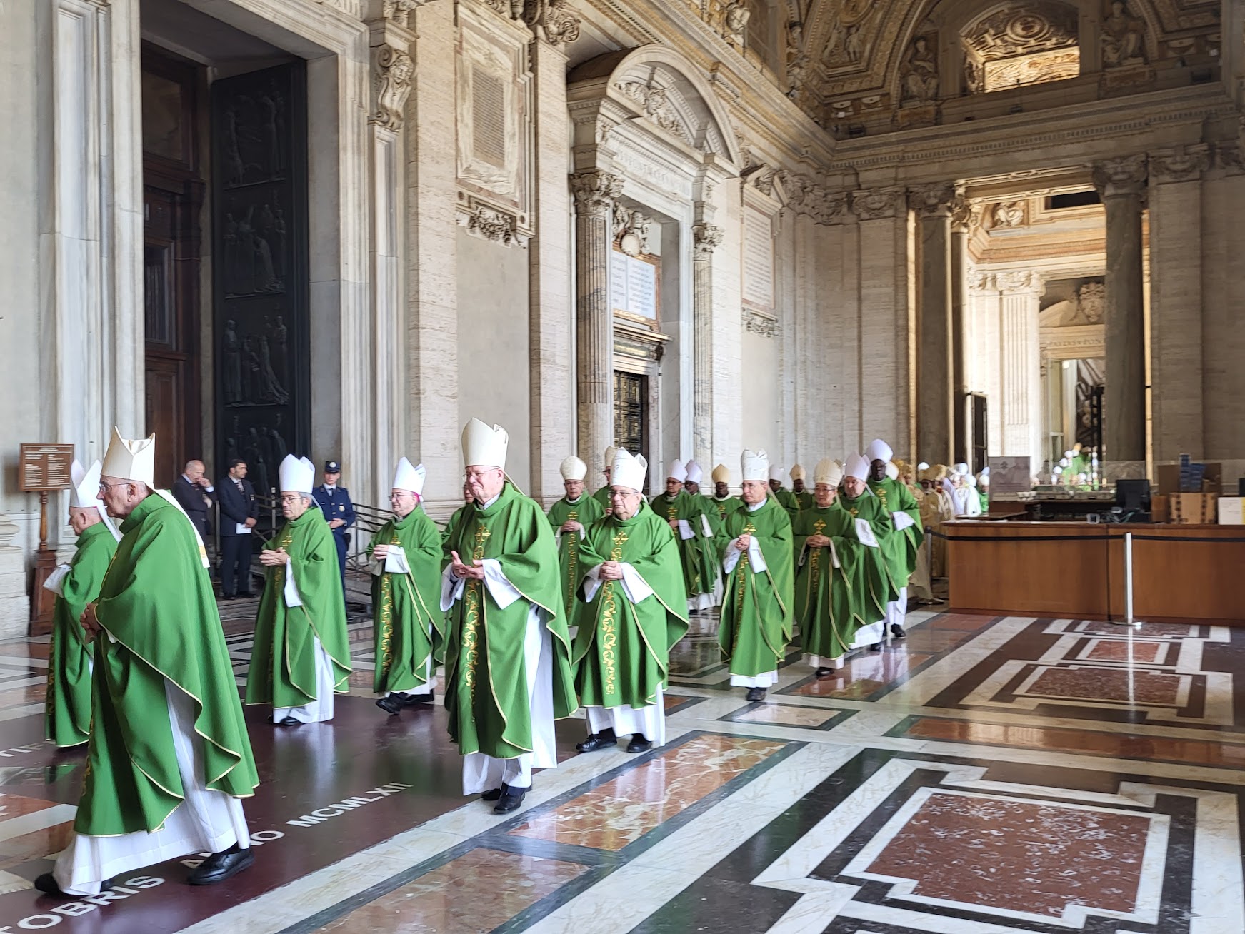 Les évêques de l'Assemblée synodale se rendent à la messe de clôture de l'Assemblée synodale 2024 | © Lucienne Bittar