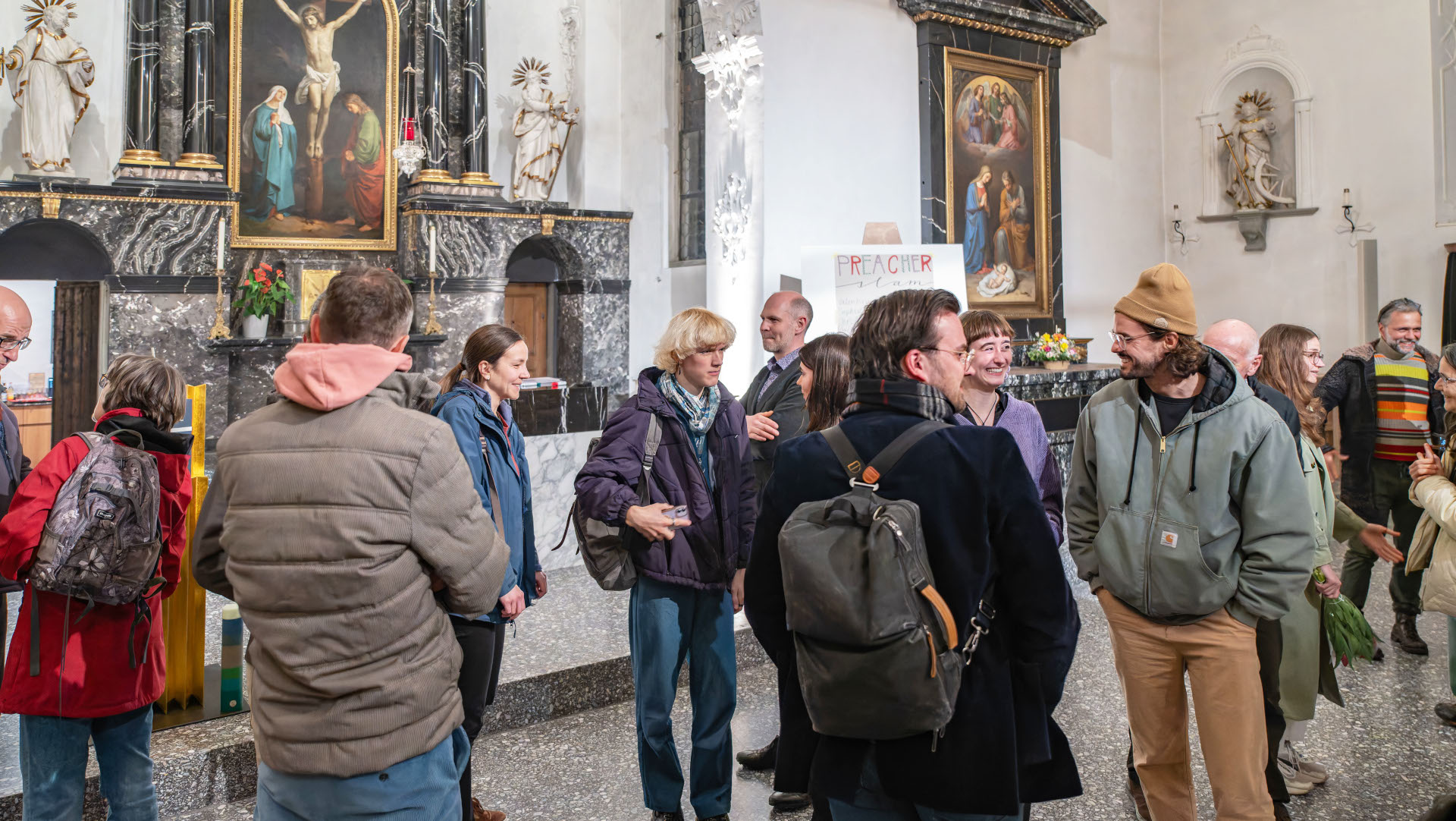 Des jeunes, dans la Peterskapelle de Lucerne | © Roberto Conciatori