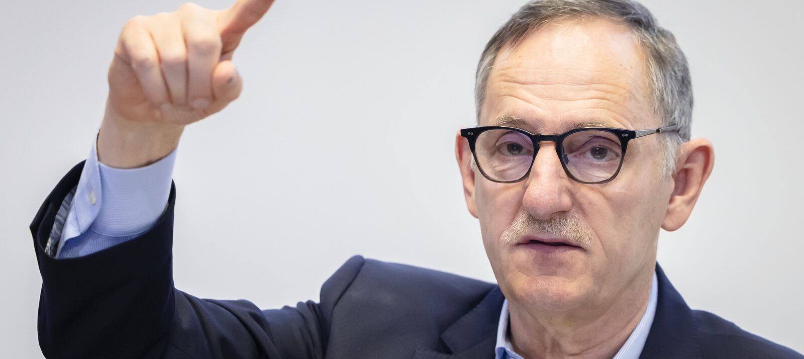 Le conseiller d'État Mario Fehr est responsable de la sécurité et des affaires sociales dans le canton de Zurich | © KEYSTONE/Michael Buholzer