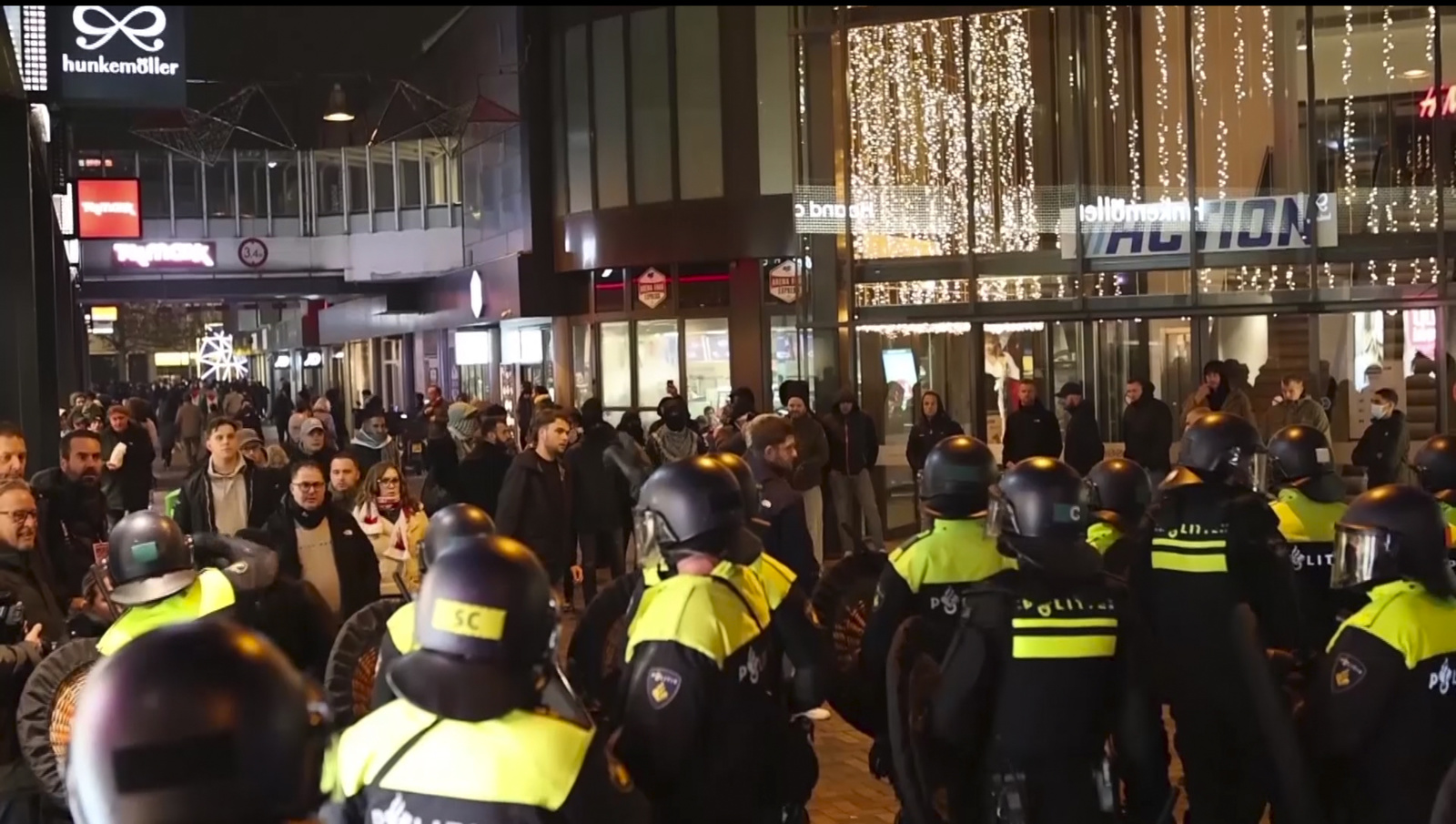 Intervention de la police à Amsterdam, 7 novembre 2025, près de l'Ajax stadium | © Keystone/AP/Photo InterVision