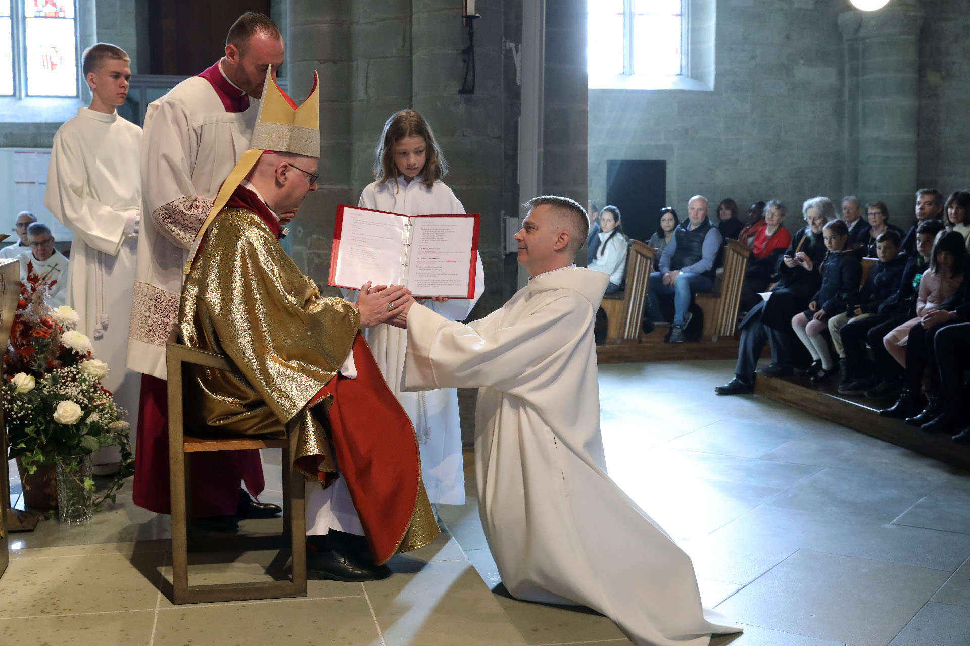 Mgr Morerod a ordonné Pascal Bregnard dans la collégiale de Romont (FR) | © Bernard Hallet