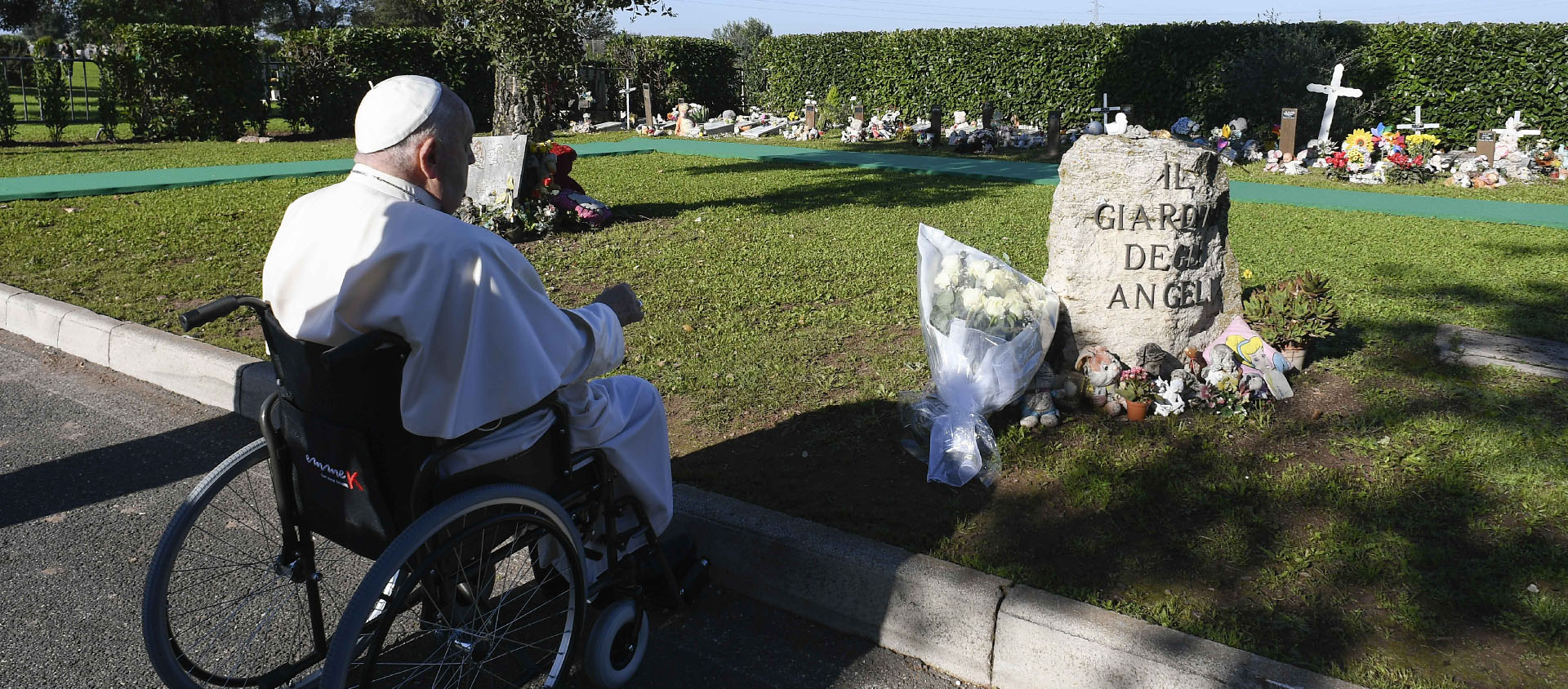 Le pape s'est recueilli devant le Jardin des anges, dédié au enfants mort-nés | © Vatican Media