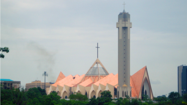 Cathédrale Abuja. Les enlèvement de prêtre se succèdent au Nigeria | © moises.on/Flickr/CC BY 2.0