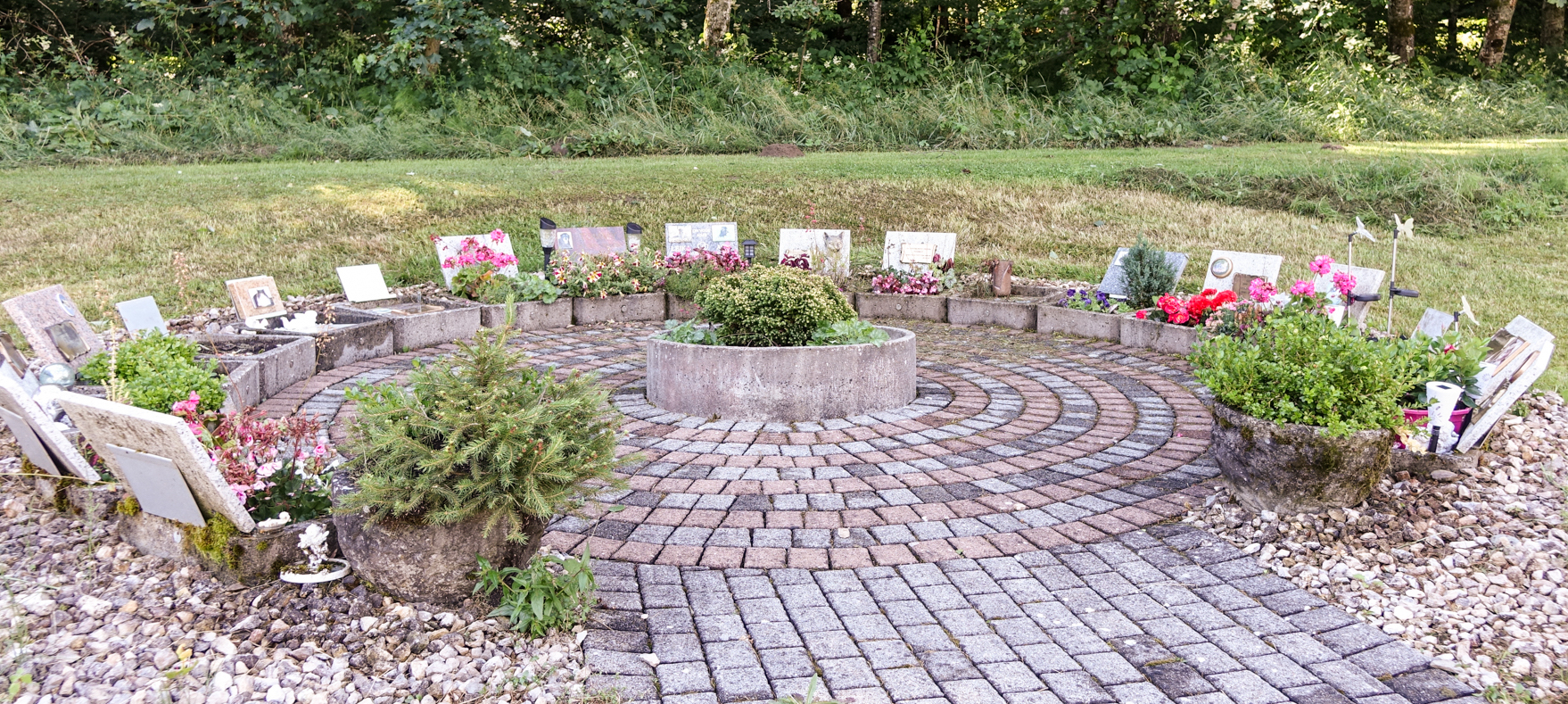 Le jardin du souvenir de la Société vaudoise pour la protection des animaux à Lausanne | © Maurice Page