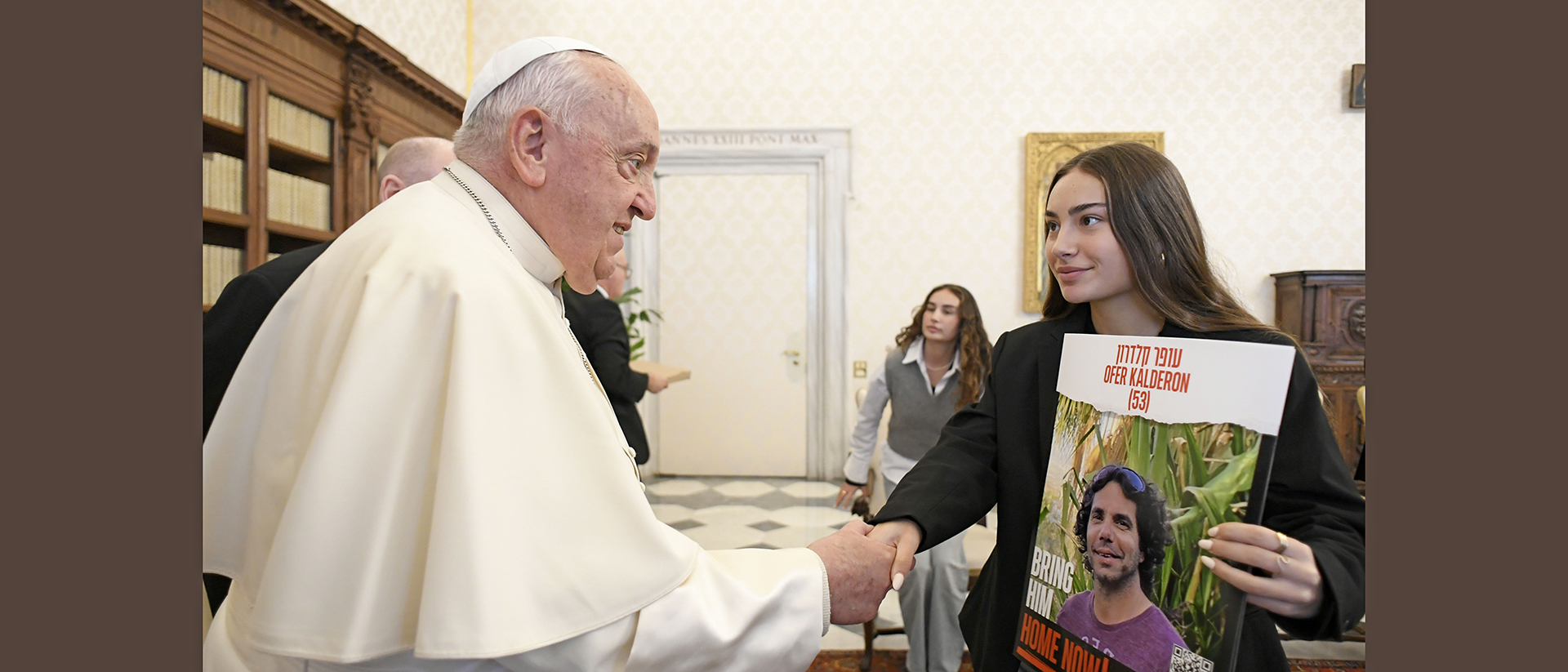 L'ancienne otage franco-israélienne, Sahar Kalderon, 17 ans, a exprimé son inquiétude pour son père dont elle n’a pas de nouvelles | © Vatican Media