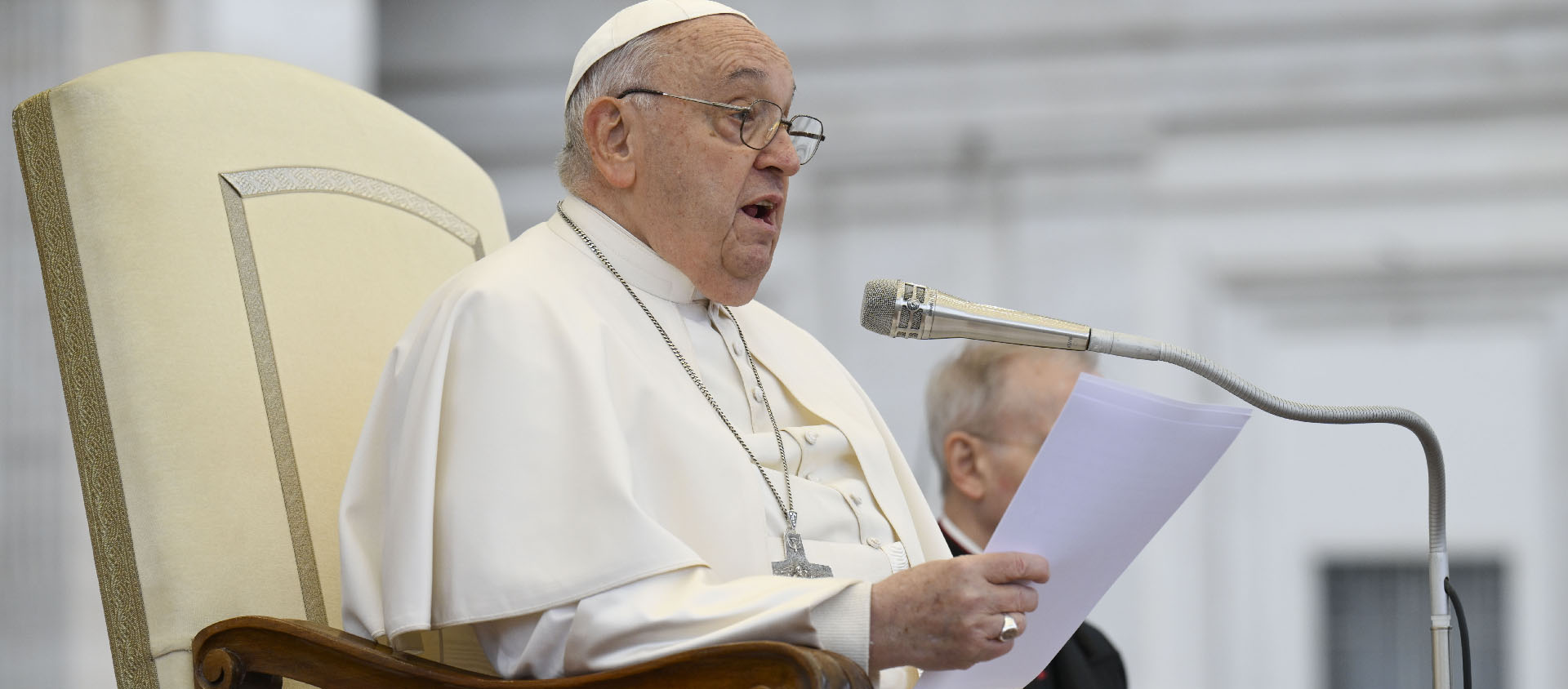 «Les prédicateurs doivent prêcher une idée, un sentiment, une invitation à agir. Sinon l’attention s’évanouit et on voit les gens sortir fumer une cigarette», a ironisé le pape | © Vatican Media