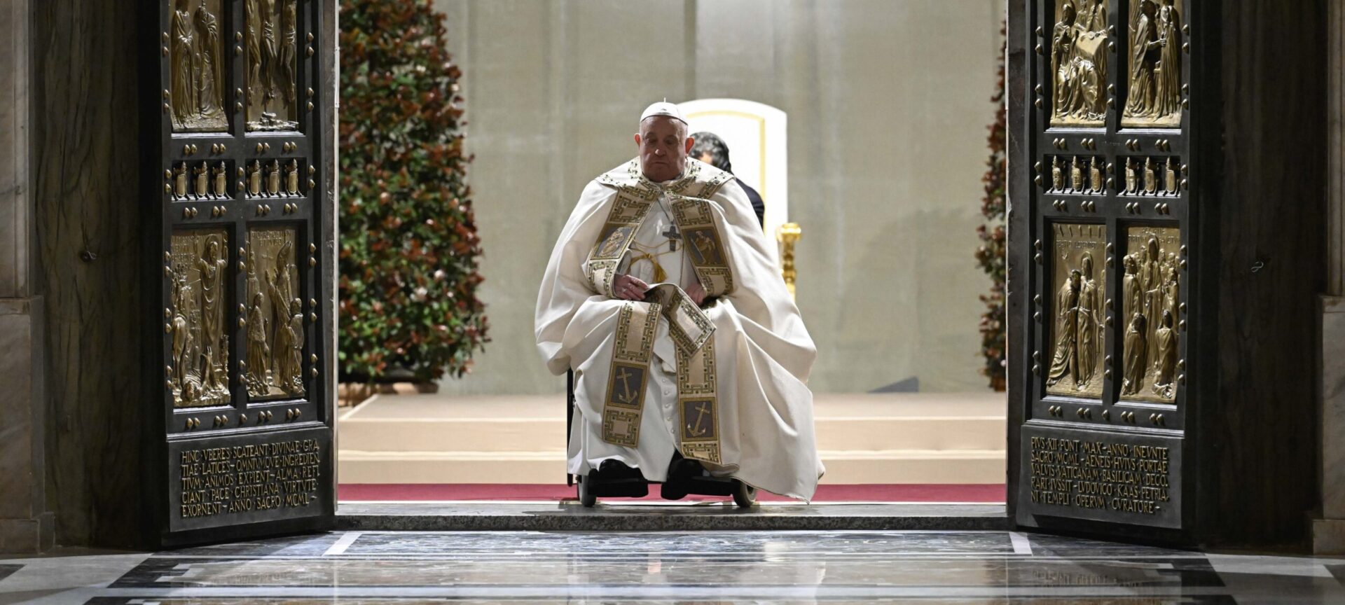 Le pape François a ouvert la Porte sainte de la basilique St-Pierre, le 24 décembre 2024 | © Vatican Media