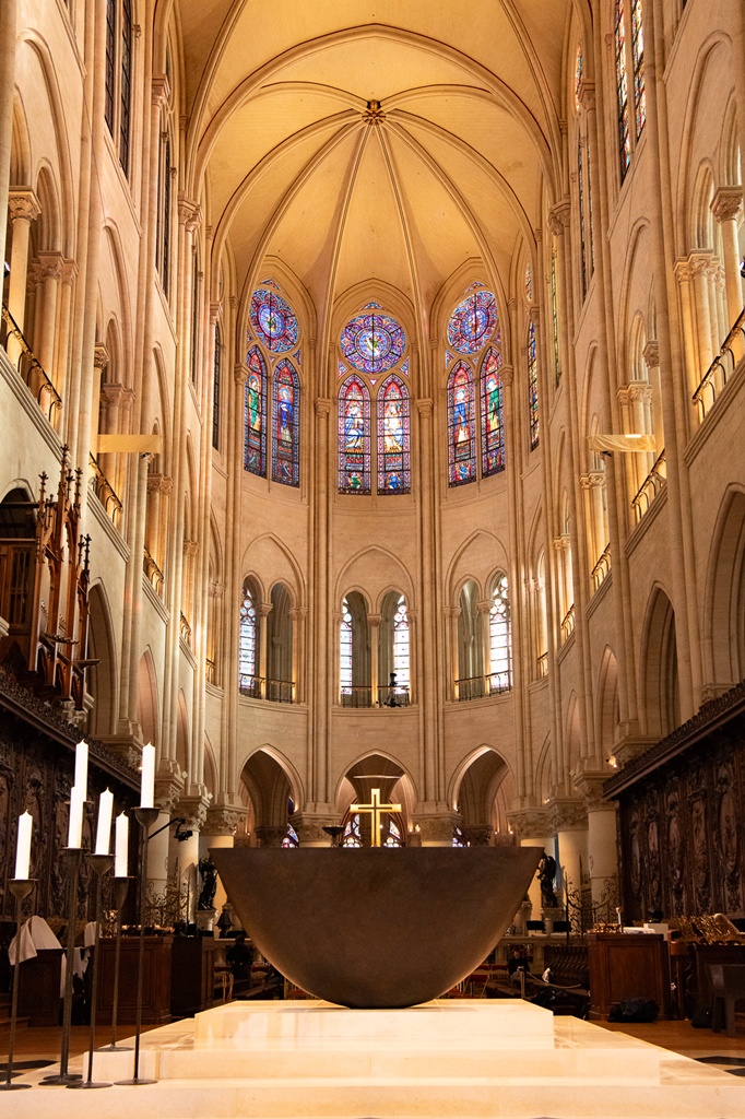 L'abside rénovée de la cathédrale Notre-Dame de Paris | © Nathalie Courau, 2024