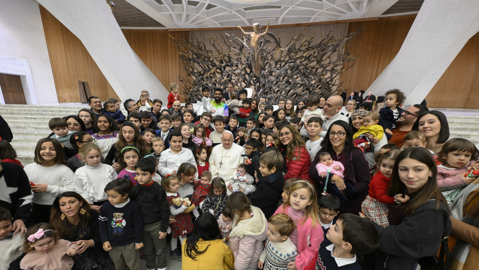 Le pape François entouré des enfants des employés du Vatican | Vatican Media