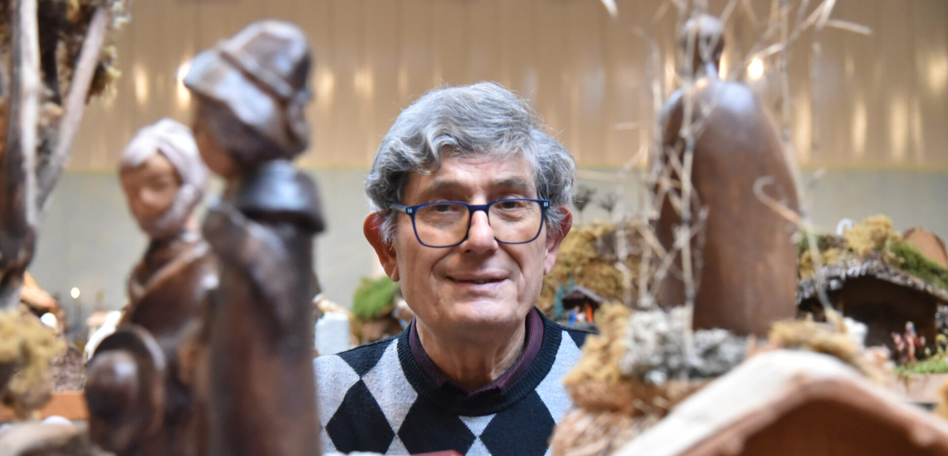 Giovanni Resta est l'initiateur de l'exposition «Monde de la Crèche – Crèches du monde», à Moutier | © Raphaël Zbinden