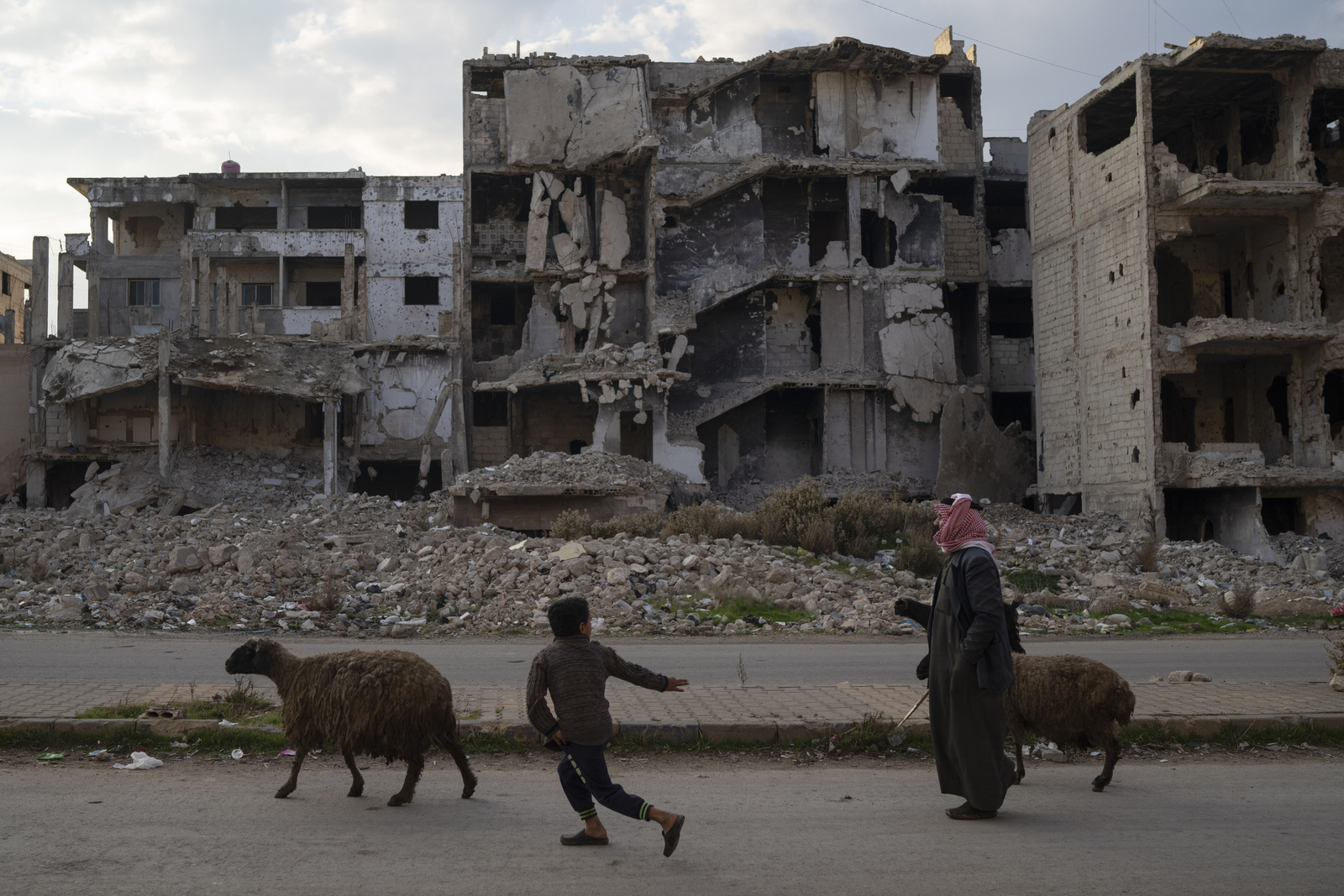 Rebâtir la Syrie, une tâche titanesque. Homs, 1er janvier 2025 | © Keystone/AP Photo/Leo Correa