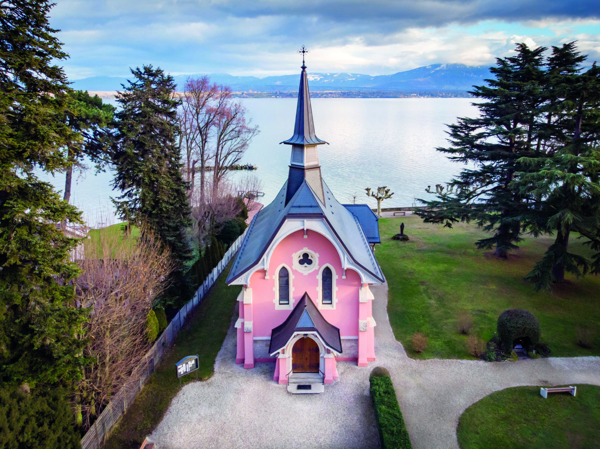 L’église Saint-Robert à Founex (VD) | © Lucien Kolly