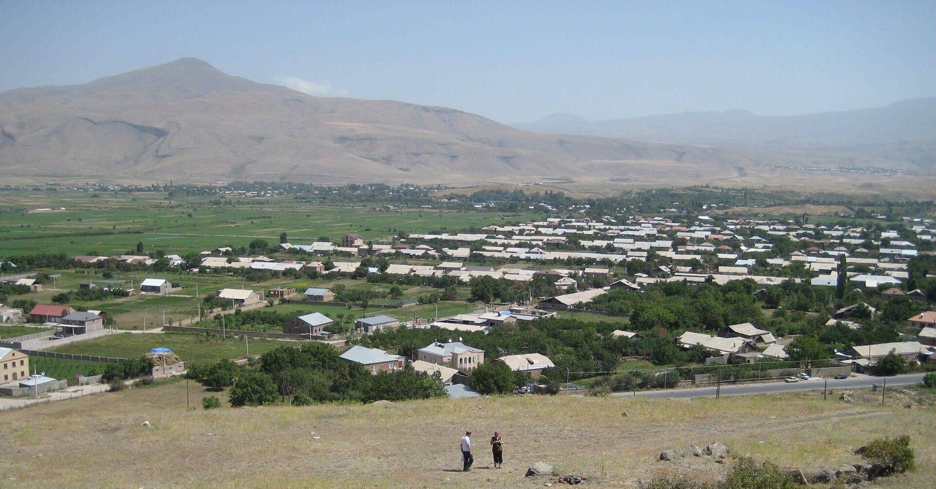 La ville d'Aramus au pied du mont Hatis | © Wikimedia/CC BY-SA 4.0