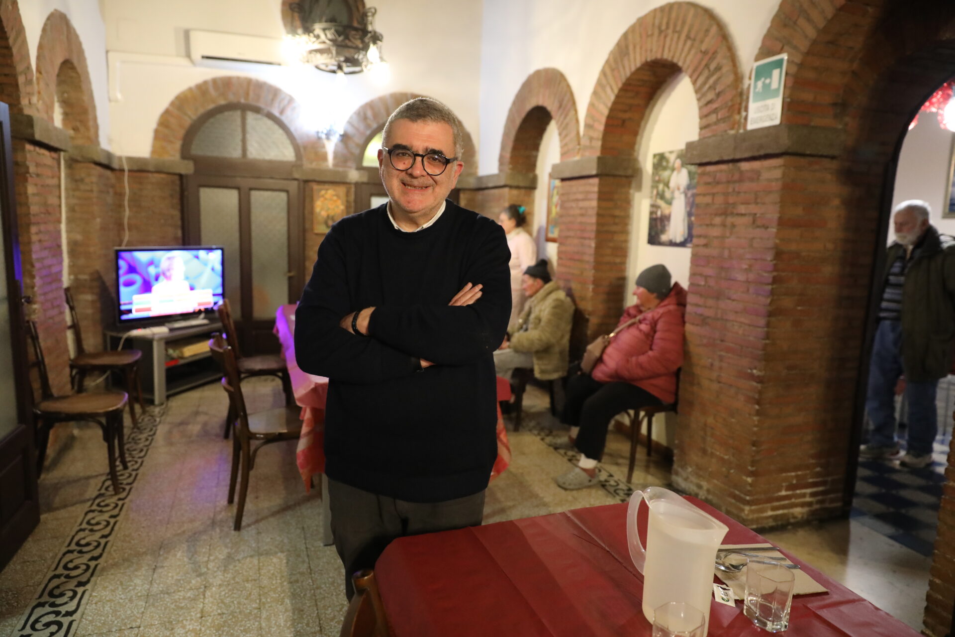 Carlo Santoro, directeur du Palazzo Migliori et des services de Sant’ Egidio au nord-ouest de Rome, dans la salle à manger du centre | © Bernard Hallet