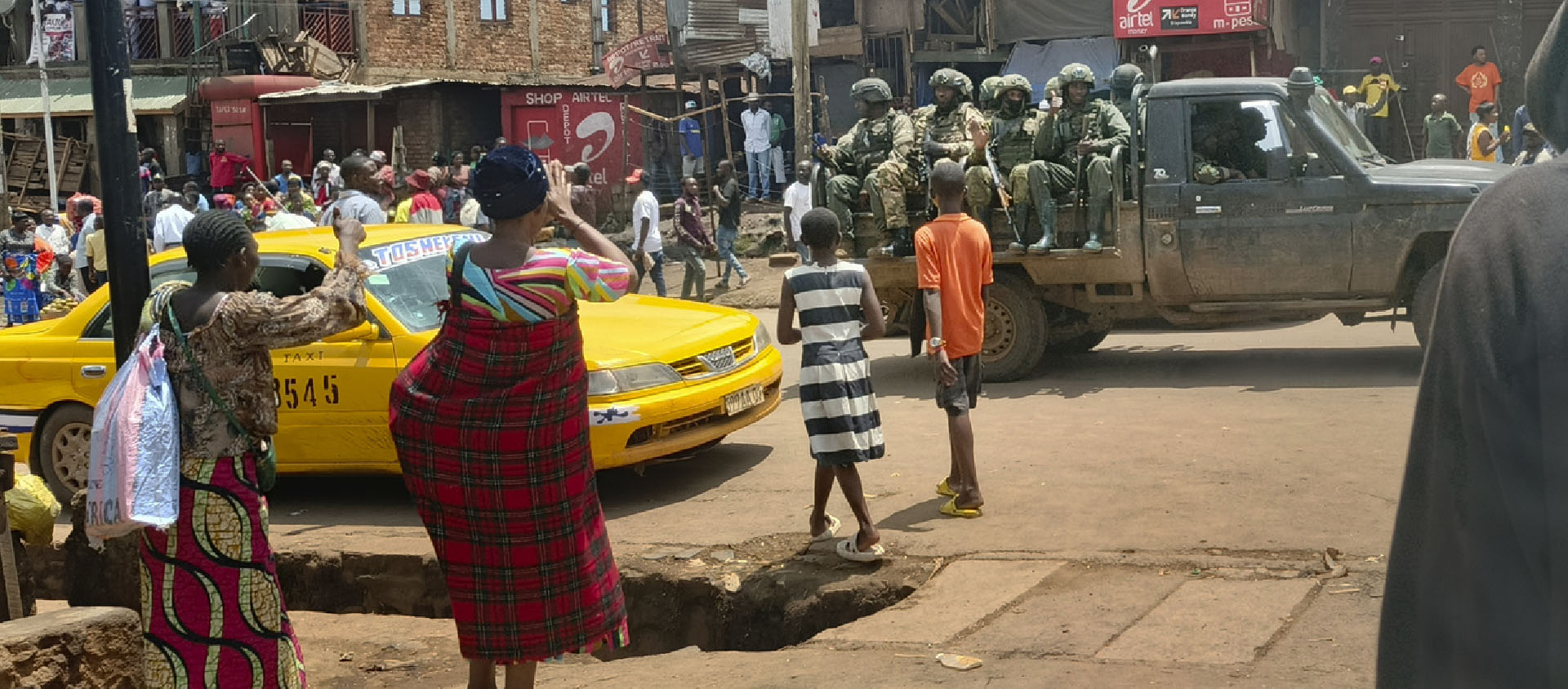 Le M23 patrouille dans les rues de Bukavu le 17 février | © Keystone/AP Photo/Janvier Barhahiga