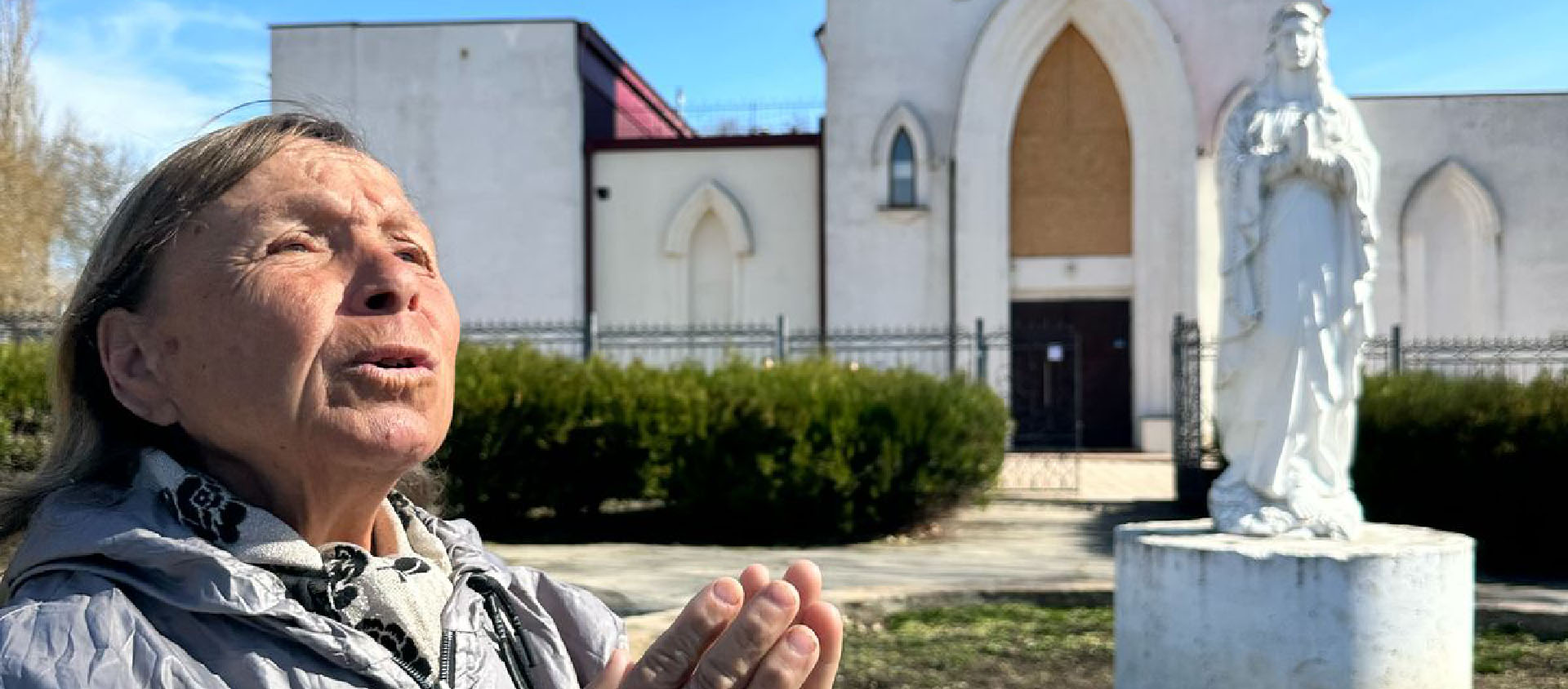 Olena a gardé l'église lors de l'occupation de Kherson par l'armée russe | © Misha Romaniv OP